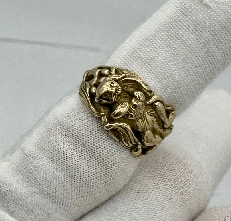 Sea Otter Ring Abalone Kelp Three Dimensional Yellow Gold Animal Ring For Sale 3