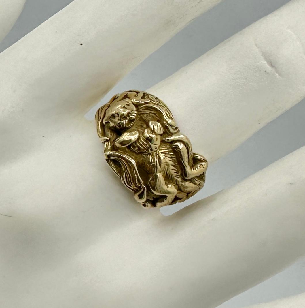 Sea Otter Ring Abalone Kelp Three Dimensional Yellow Gold Animal Ring For Sale 4