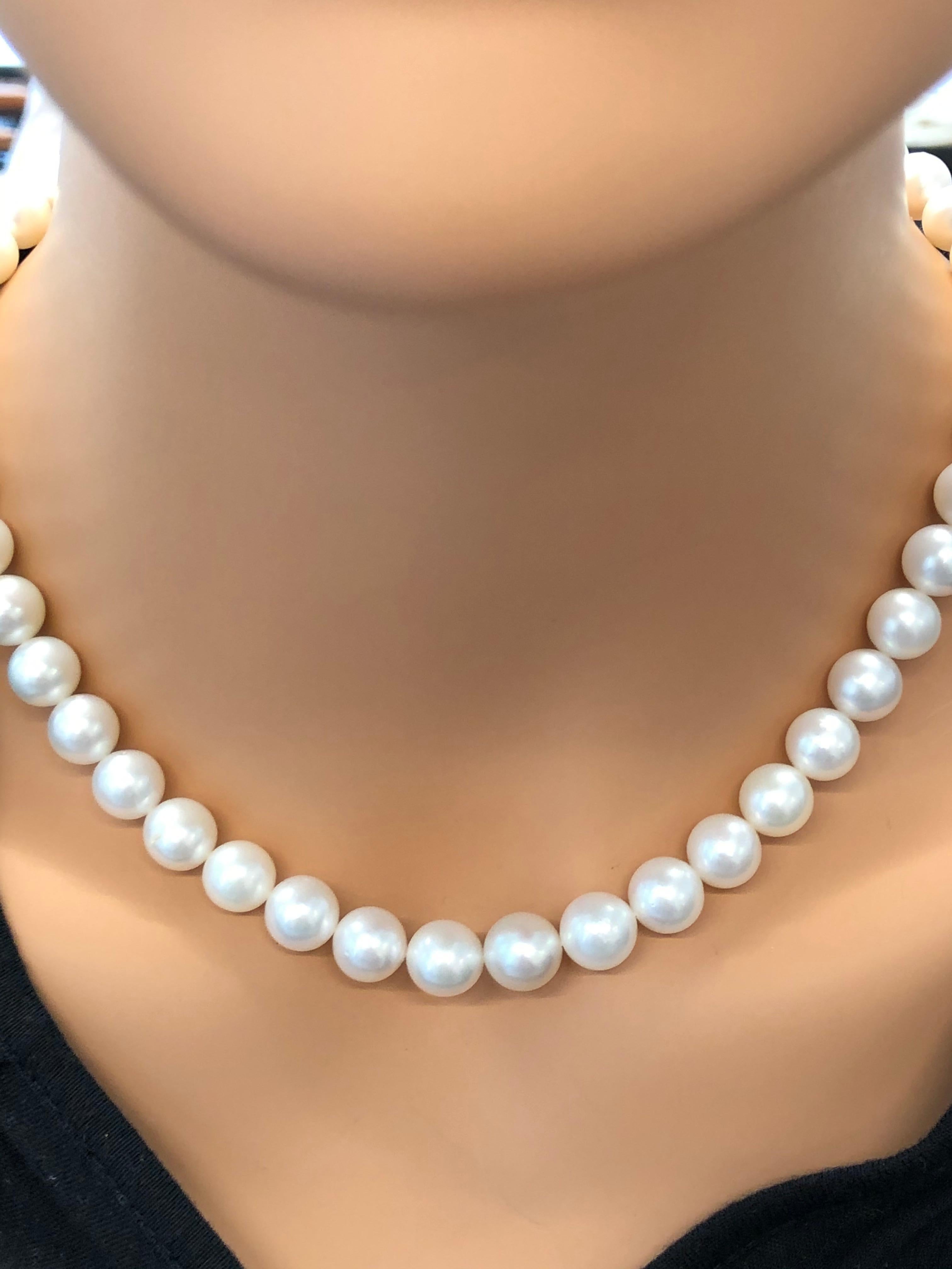Halskette aus Seeperlen und Diamanten mit Silberverschluss (Zeitgenössisch) im Angebot