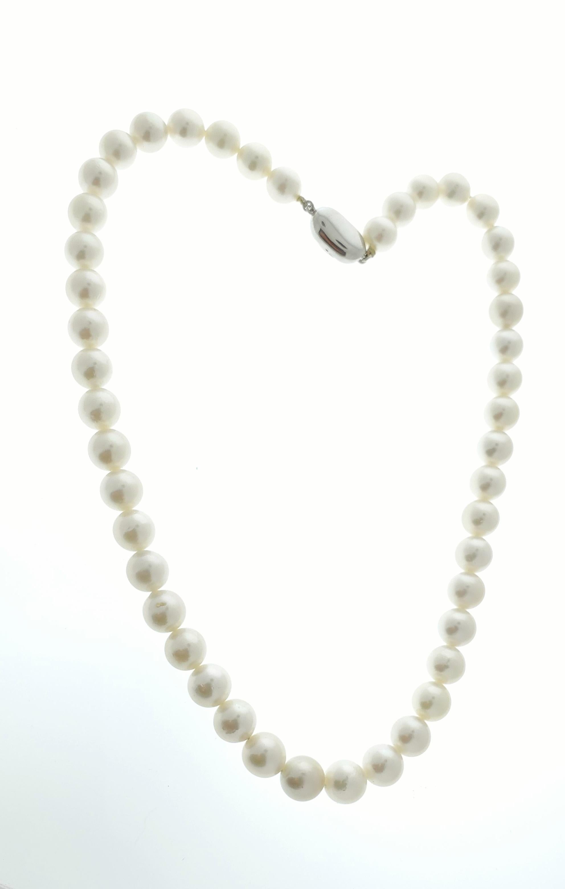 Contemporary Sea Pearl and Diamond Necklace with Silver Clasp For Sale