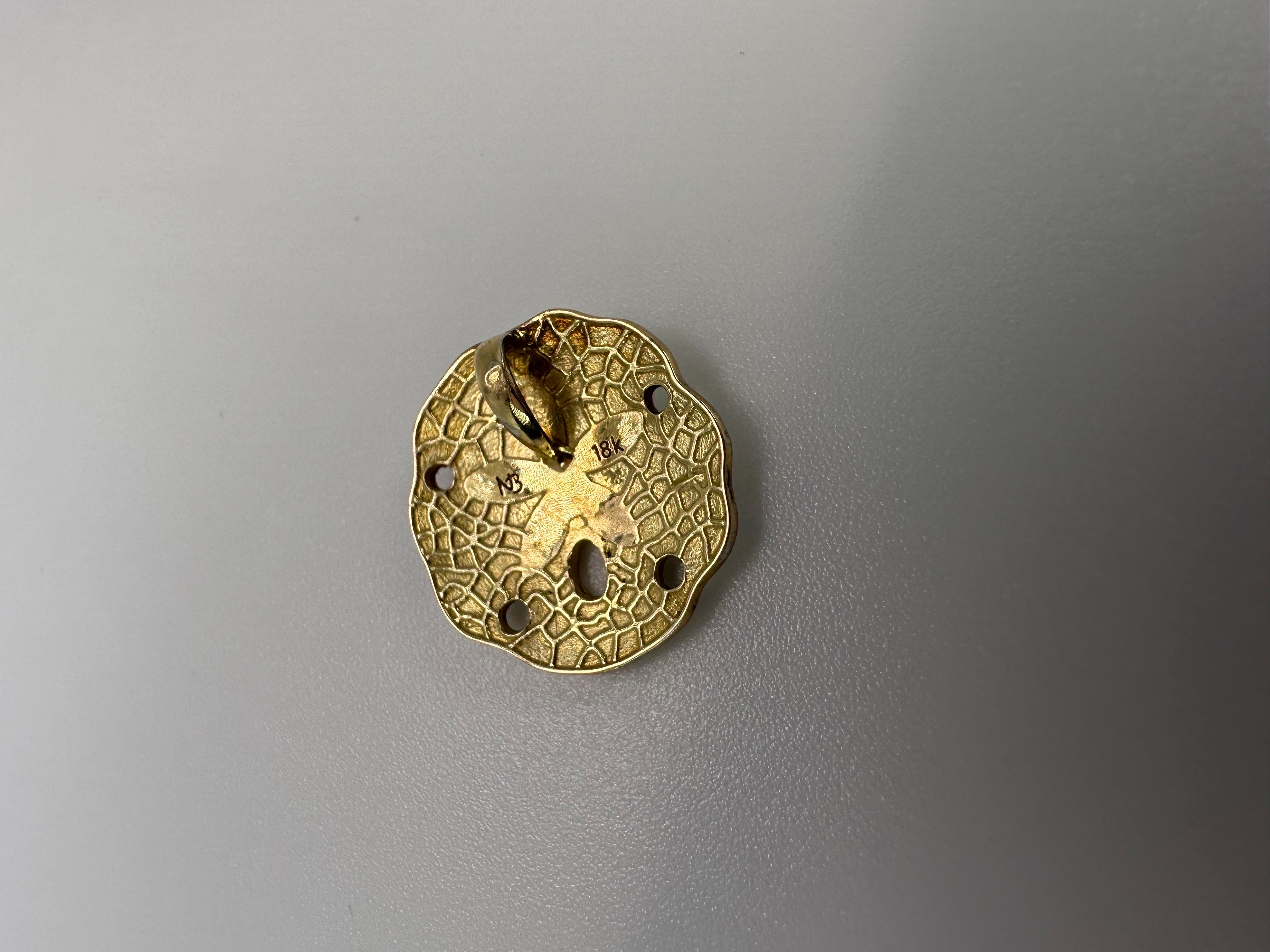 Sea pendant necklace 18Kt yellow gold white enamel In New Condition For Sale In Jupiter, FL