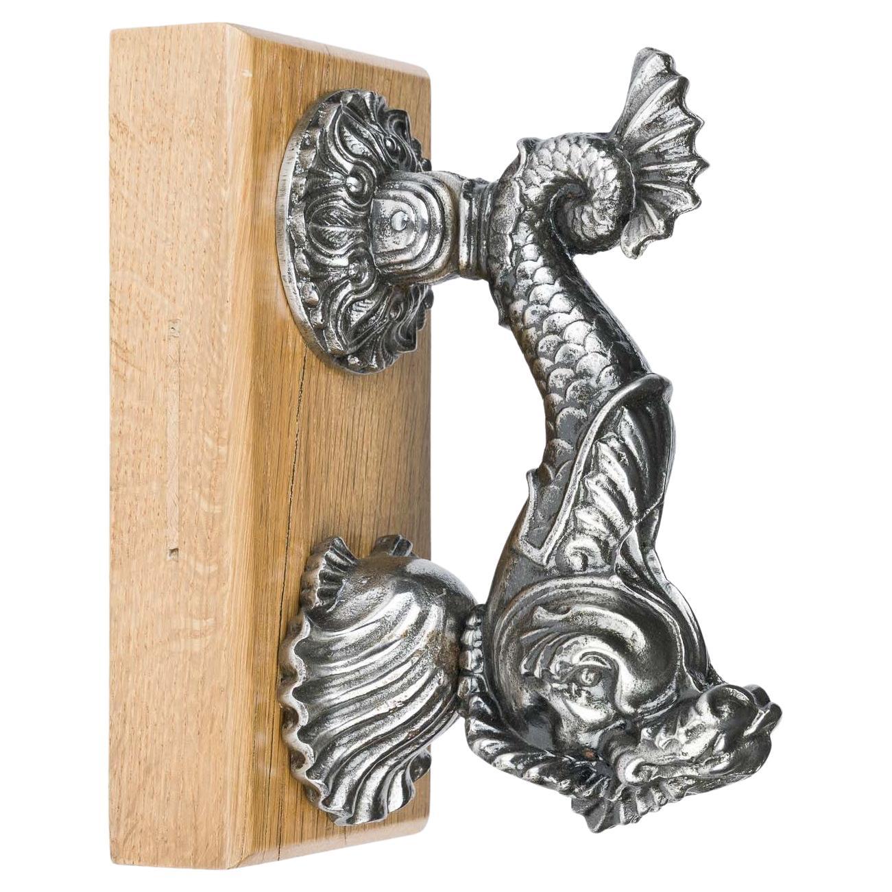 Aldaba de serpiente marina de Archibald Kenrick & Sons