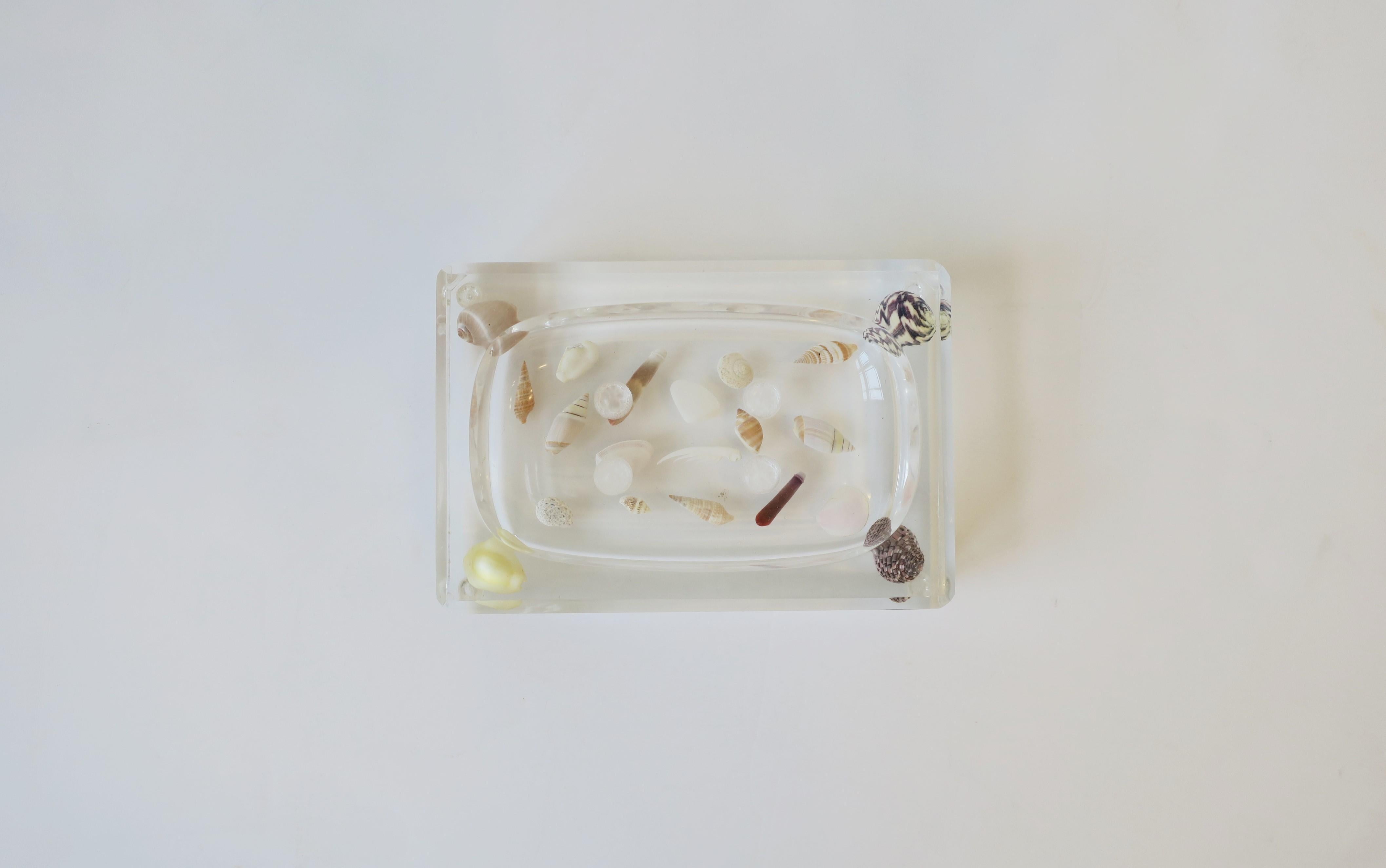 A great vintage acrylic and seashell soap dish, circa late-20th century, 1970s; fits a standard size bar of soap. Real natural seashells encased in acrylic. Dimensions: 1.63