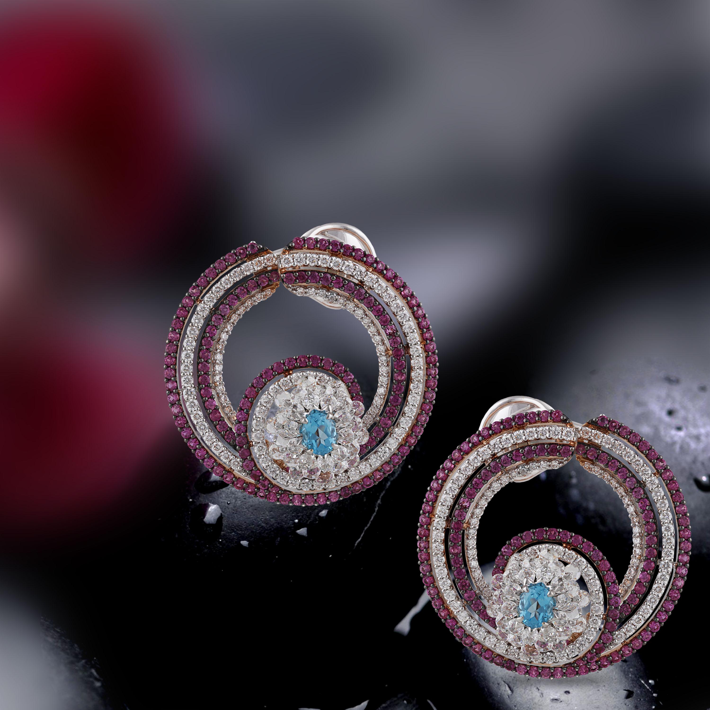 Studio Rêves Sea Shell Diamonds and Pink Sapphire Hoop Earrings in 18 Karat Gold In New Condition For Sale In Mumbai, Maharashtra