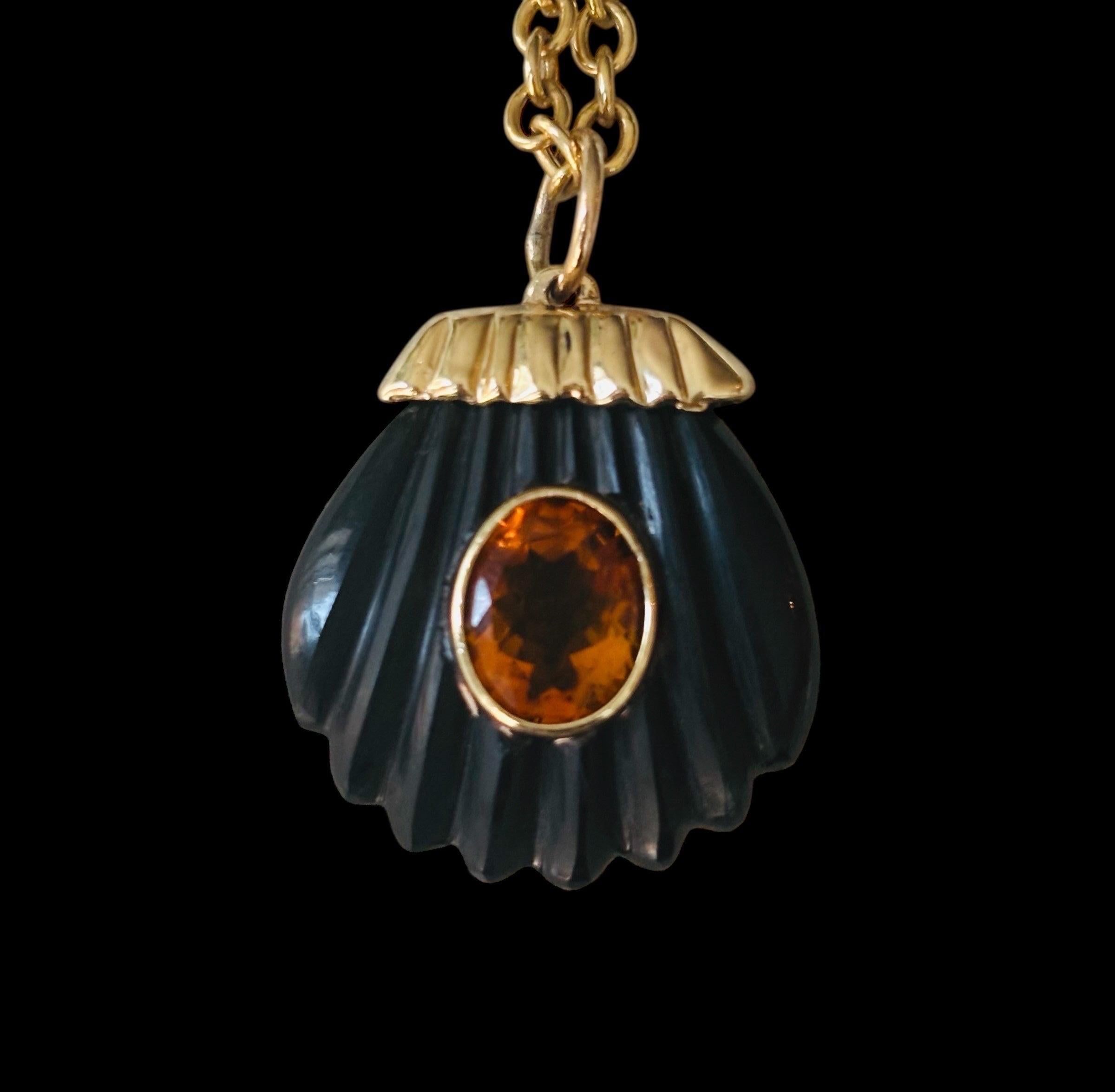Colgante Concha Marina, Ónix Negro, Citrino y  Tapa gruesa de oro de 14 quilates Corte mixto en venta