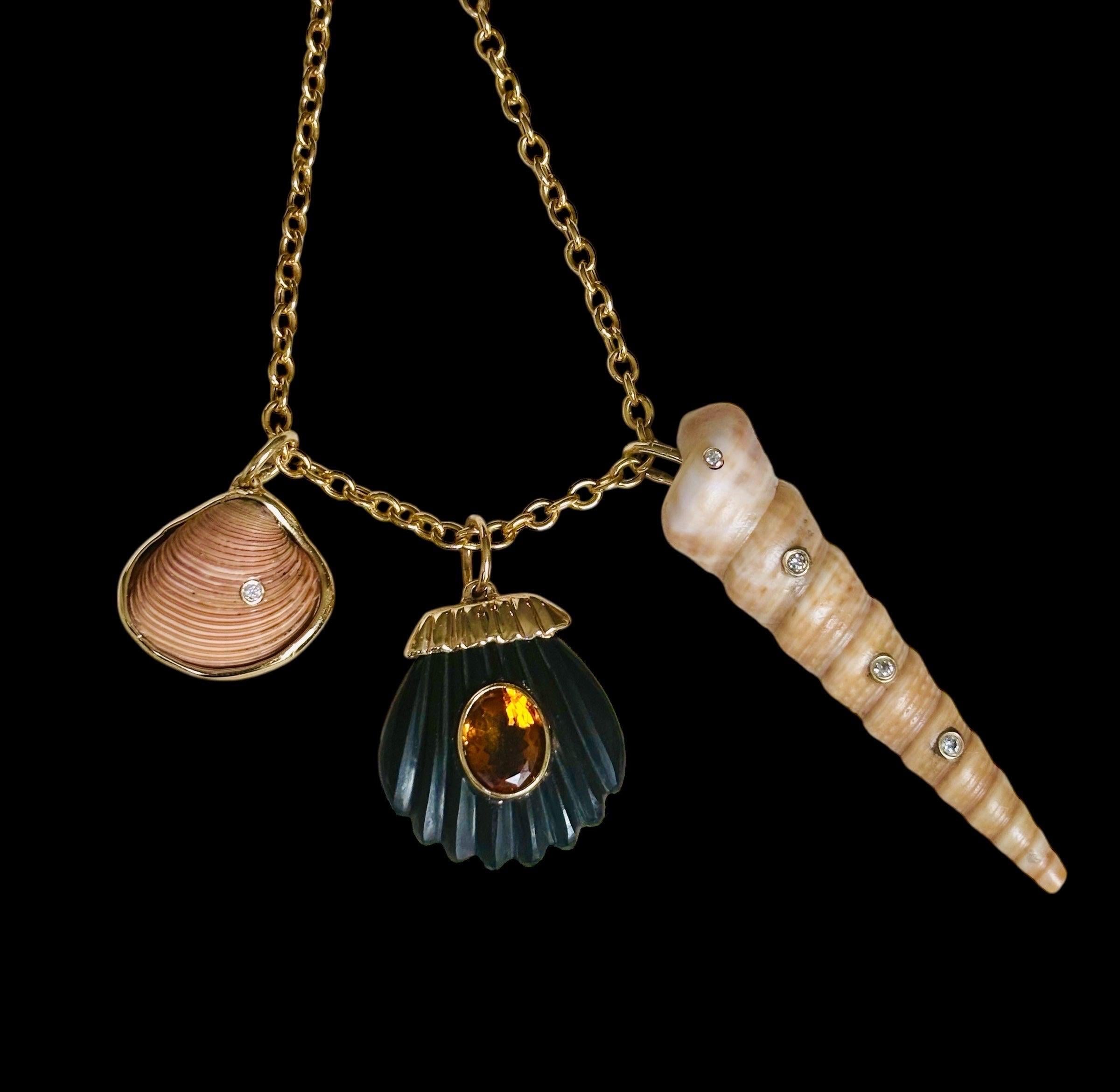 Femenino o masculino Colgante Concha Marina, Ónix Negro, Citrino y  Tapa gruesa de oro de 14 quilates en venta