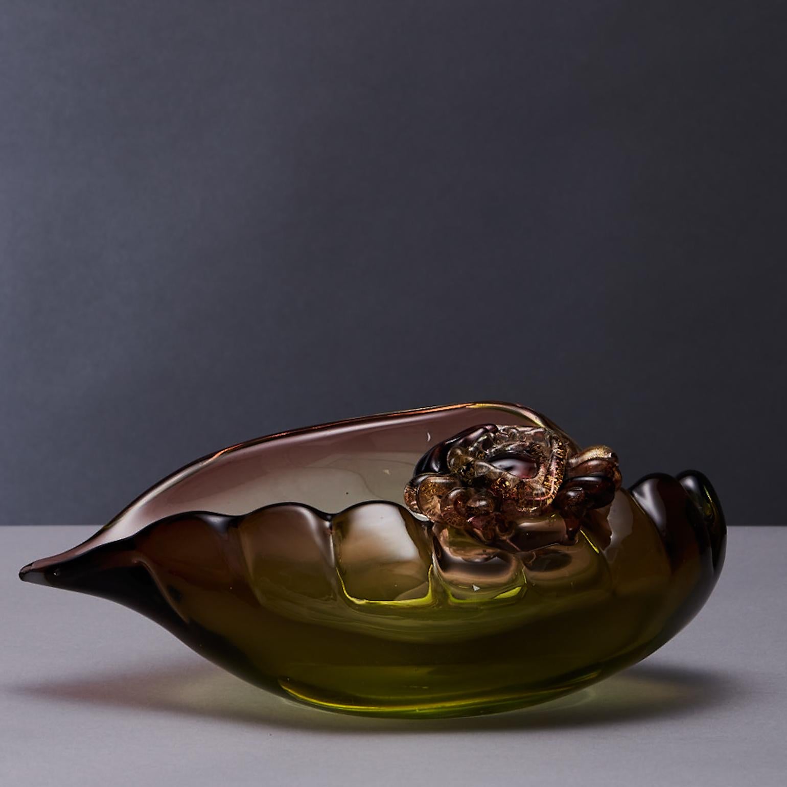 Hand blown sculptural bowl in the form of a tropical conch shell with sea crab applied in clear glass merging into tones of green, brown and deep red with gold inclusions, by to Alfredo Barbini (1912-2007) circa 1960.The Venetian artist grew up in