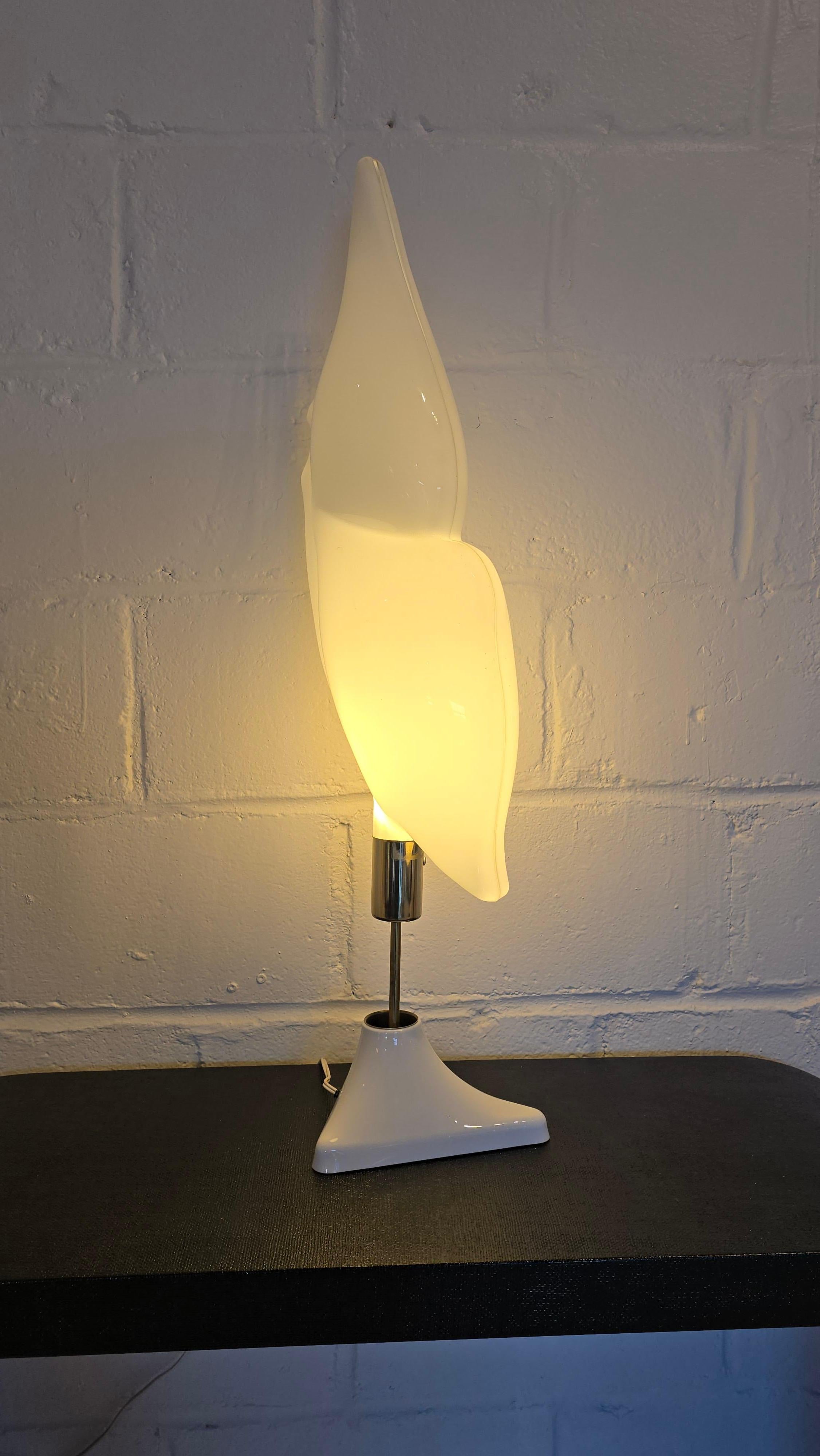 Other Sea Shell Shaped Acrylic Table Lamp Attributed to Rougier For Sale