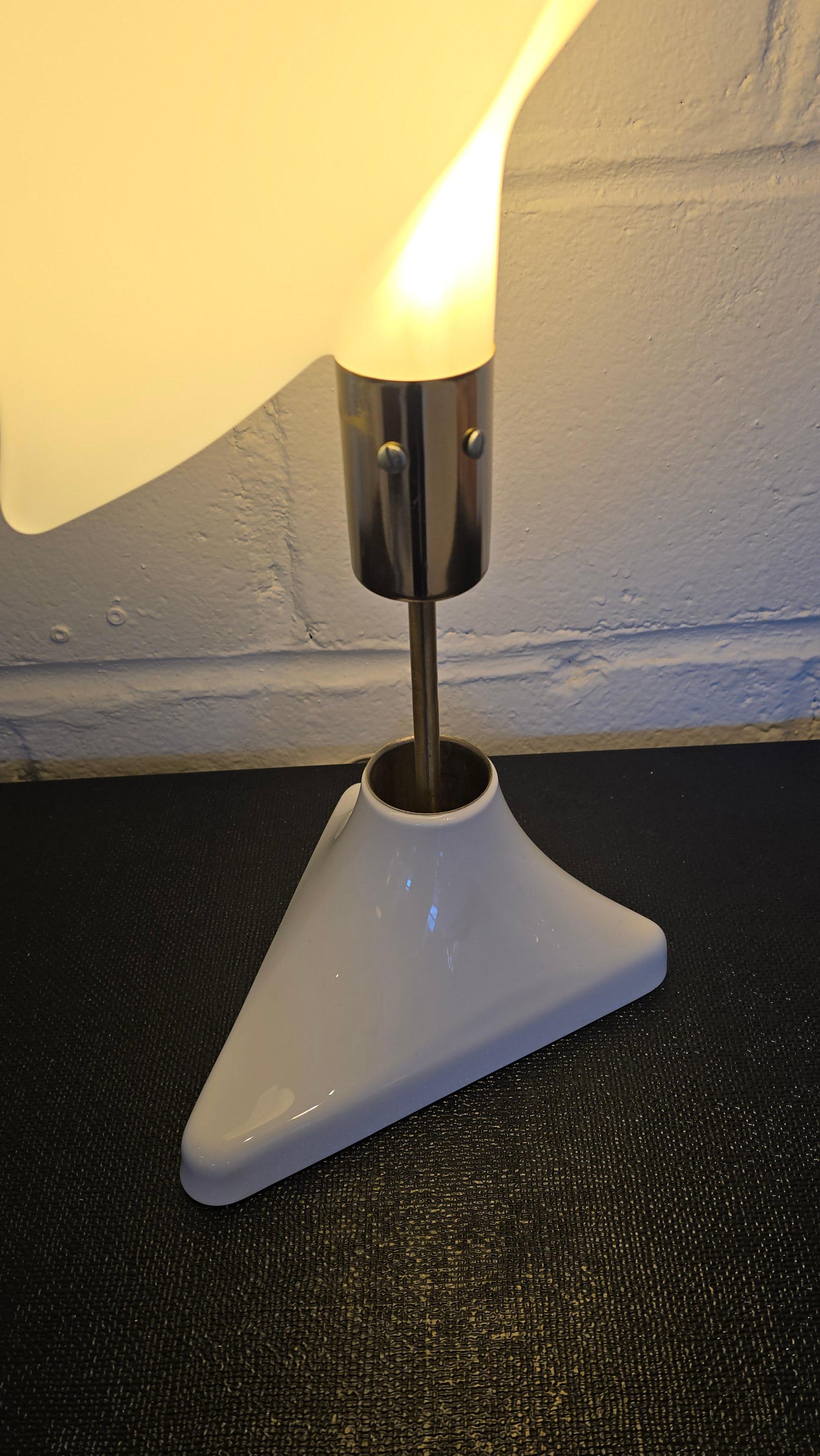 Late 20th Century Sea Shell Shaped Acrylic Table Lamp Attributed to Rougier For Sale