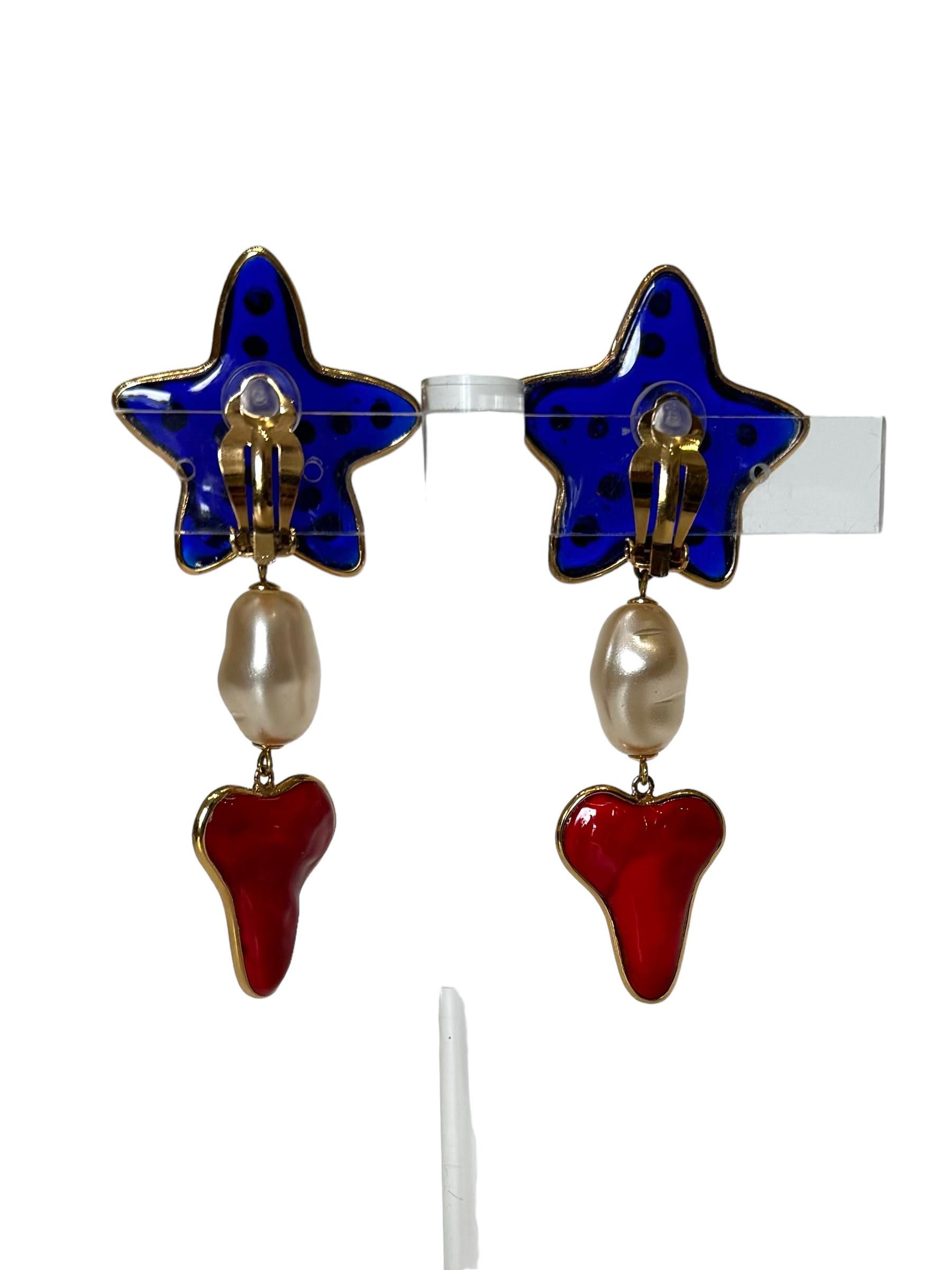 Sea Star and coral Statement Earrings with baroque pearls and crystals

Materials : poured glass, gold (24k) plated brass
Size: 9 X 4cm
Colours : Blue and Red
Handmade in our Parisian workshop
Gripoix jewels are handmade in our parisian