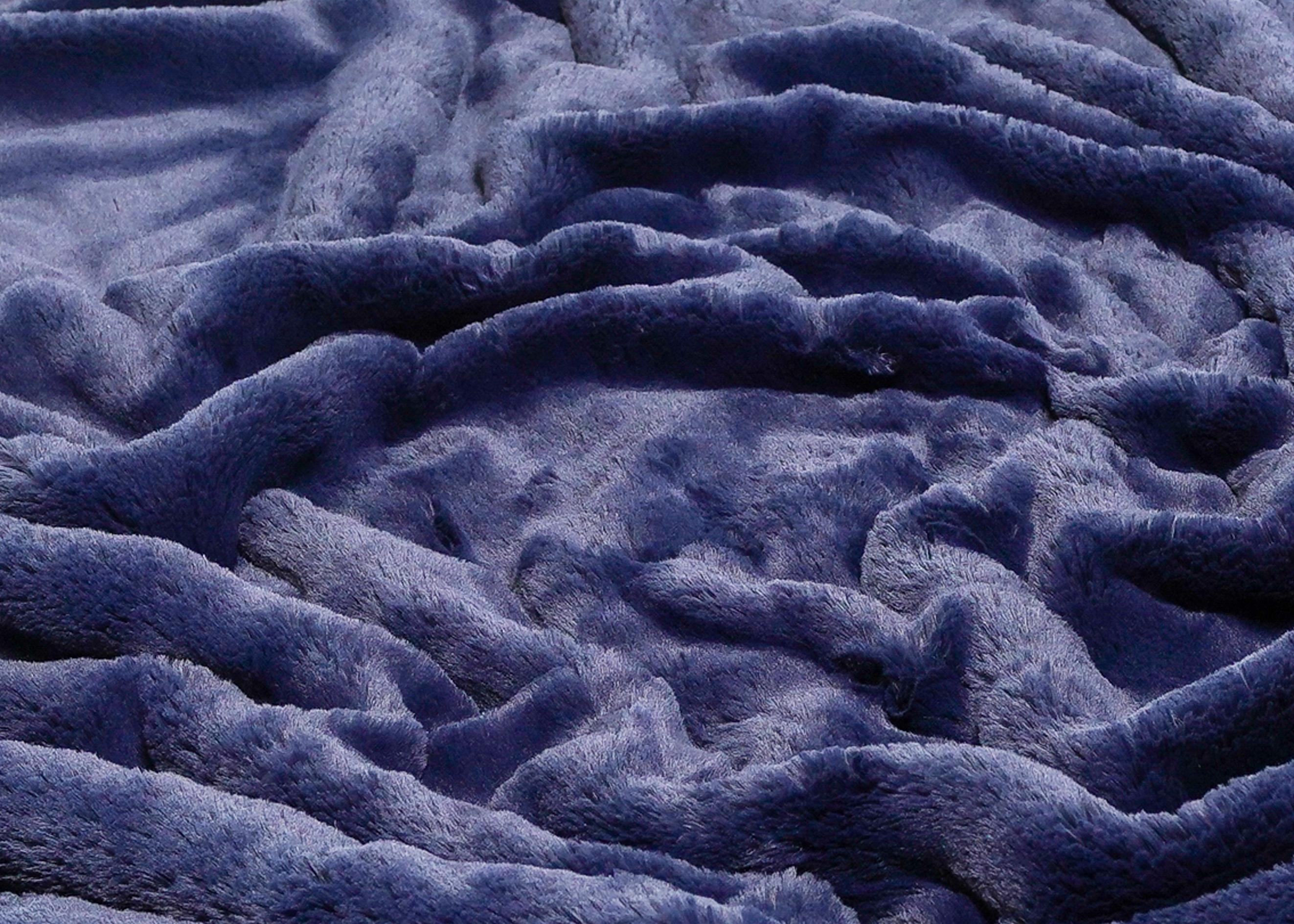 Altezza del mucchio ◼◼◼◼◻

Carmel Cuddle è una coperta morbida e decadente che incarna l'essenza lussuosa di Carmel, la gemma costiera della California. Accoccolati e lascia che lo spirito rilassante del sale marino, della sabbia e delle mattine