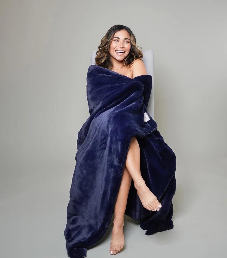 Fatto a mano Coperta Carmel Cuddle per tutte le stagioni di Sea to Me in blu navy in vendita
