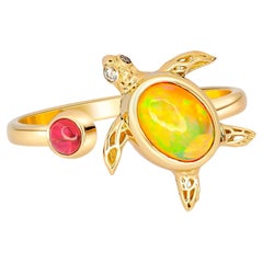 Bague en or avec tortue des mers et opale 