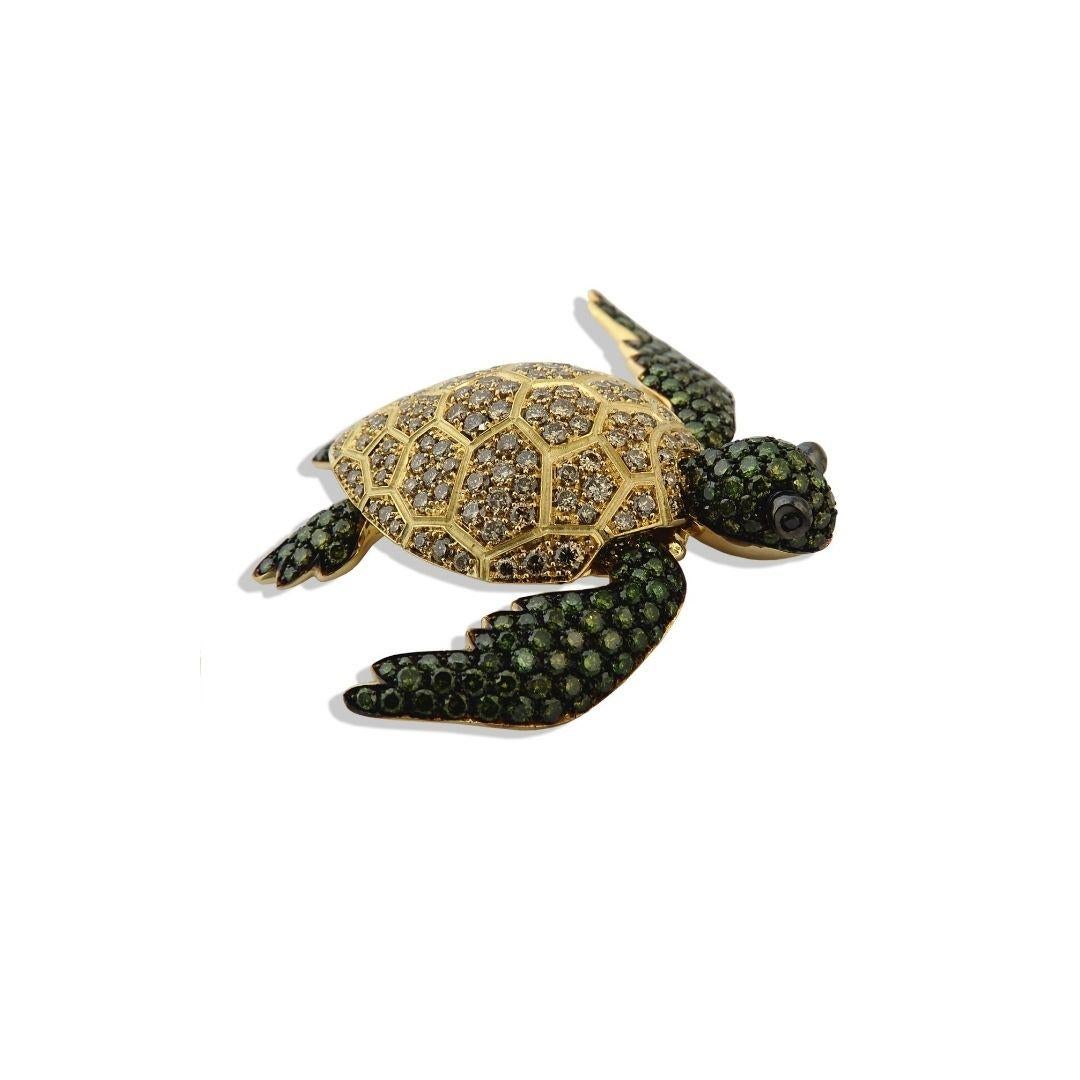 Artisan Sea Turtle green and brown diamonds pavè pendant necklace in 18kt gold For Sale