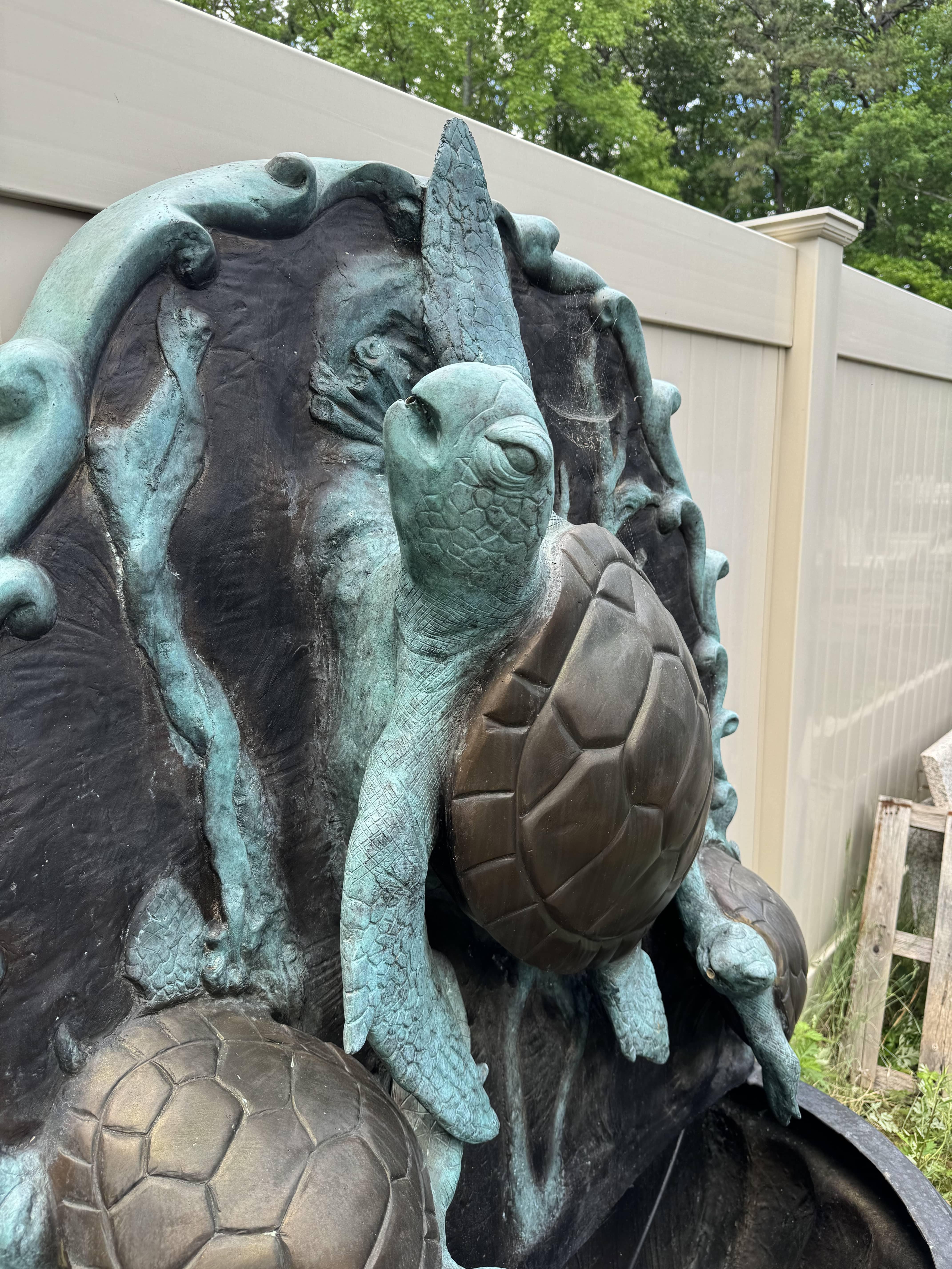 Mid-Century Modern Fontaine murale sur pied en forme de tortue de mer en vente