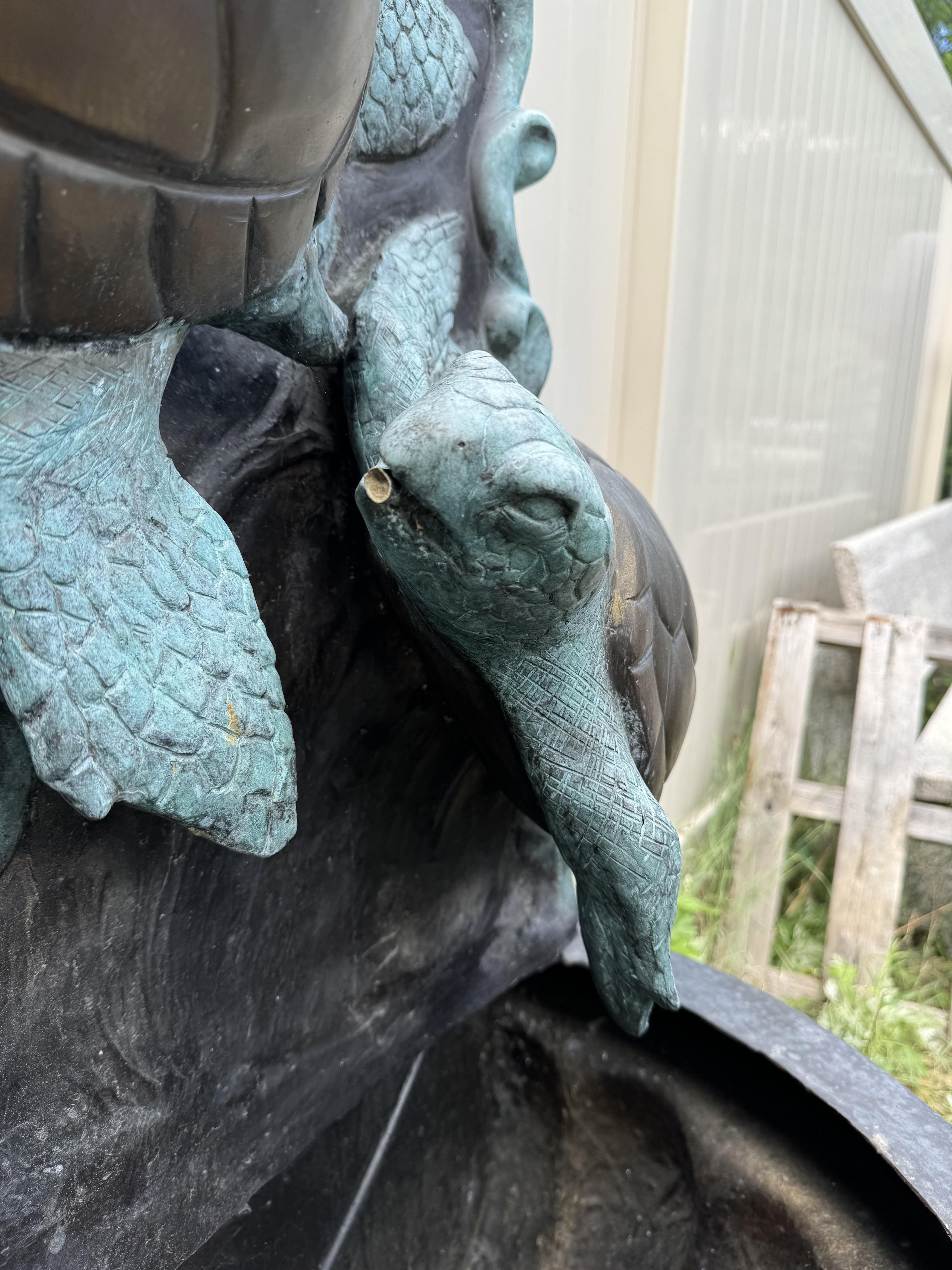 Fontaine murale sur pied en forme de tortue de mer Bon état - En vente à Brooklyn, NY