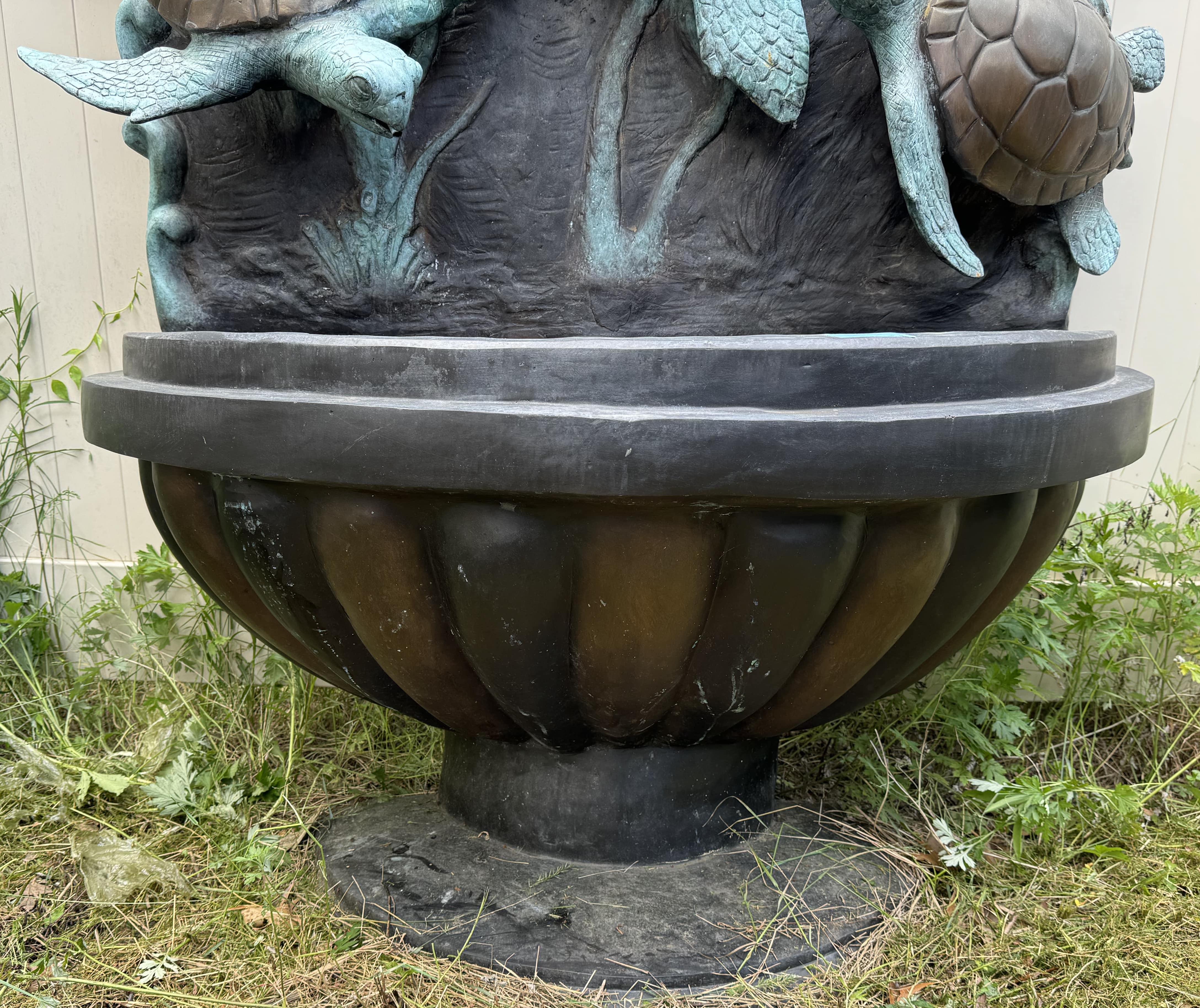 Bronze Fontaine murale sur pied en forme de tortue de mer en vente