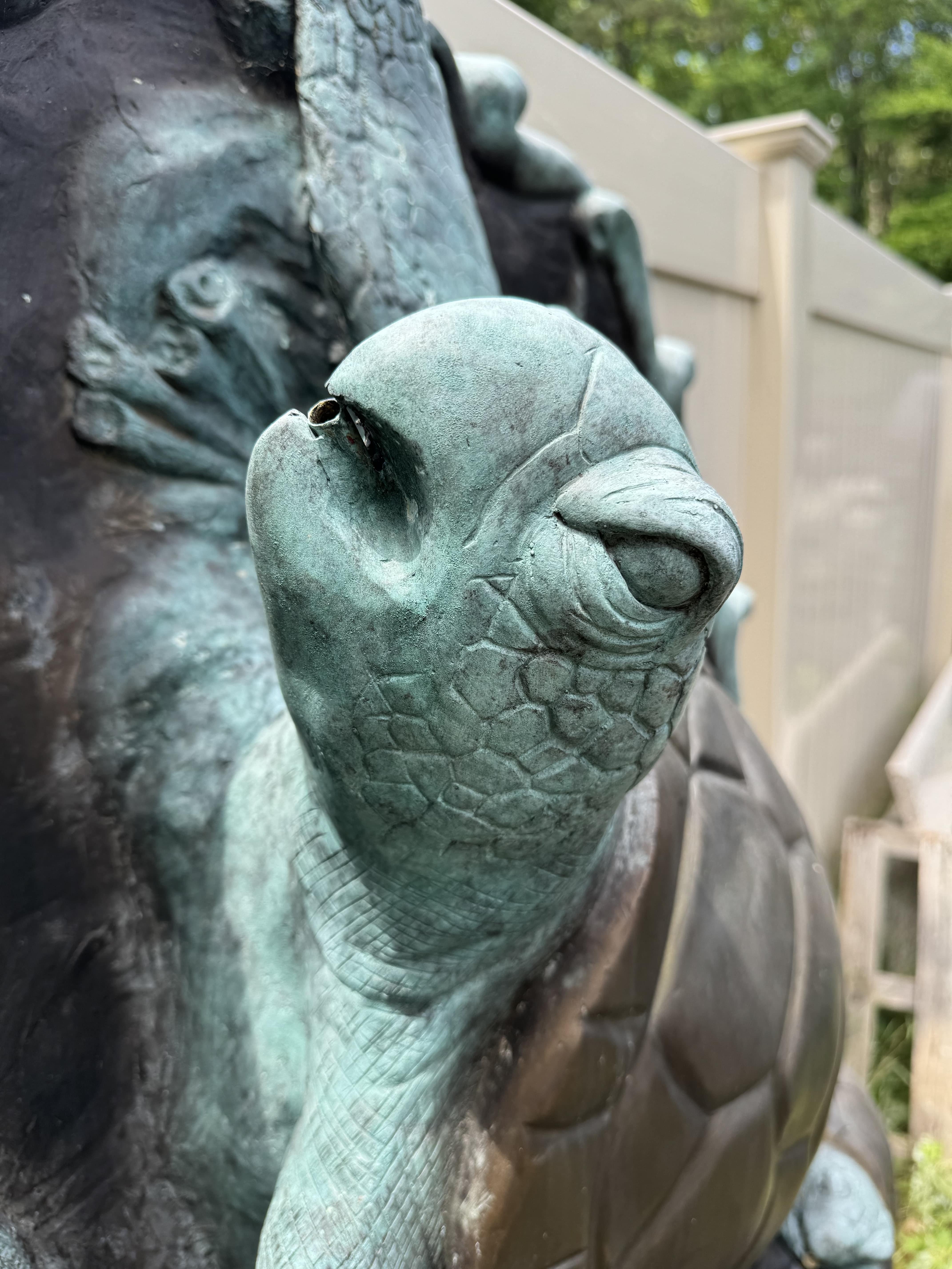 Fontaine murale sur pied en forme de tortue de mer en vente 3