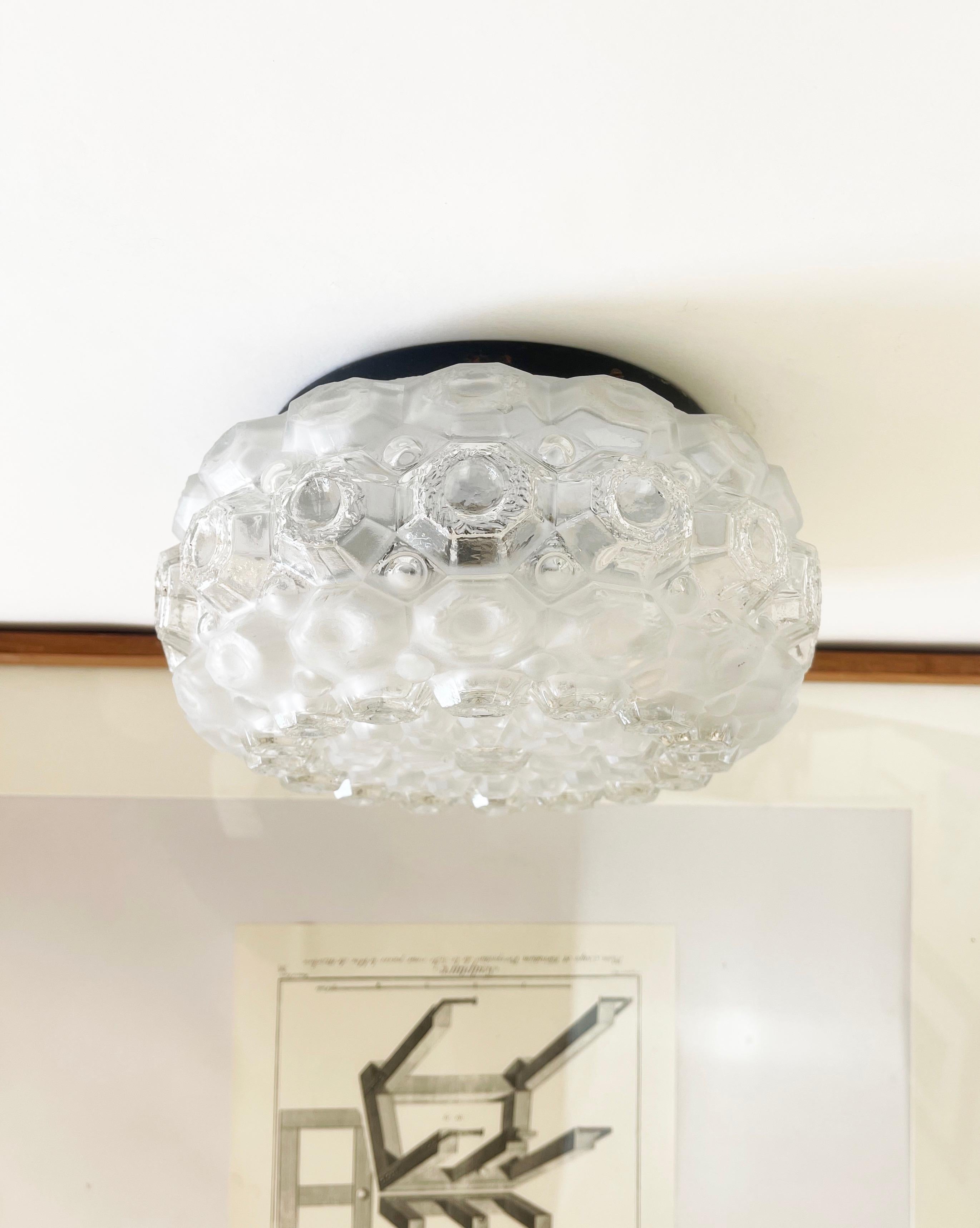 Allemand Lampe encastrée Sea Urchin Bubble Glass, dépolie, attr. Honsel, Allemagne, années 1970 en vente