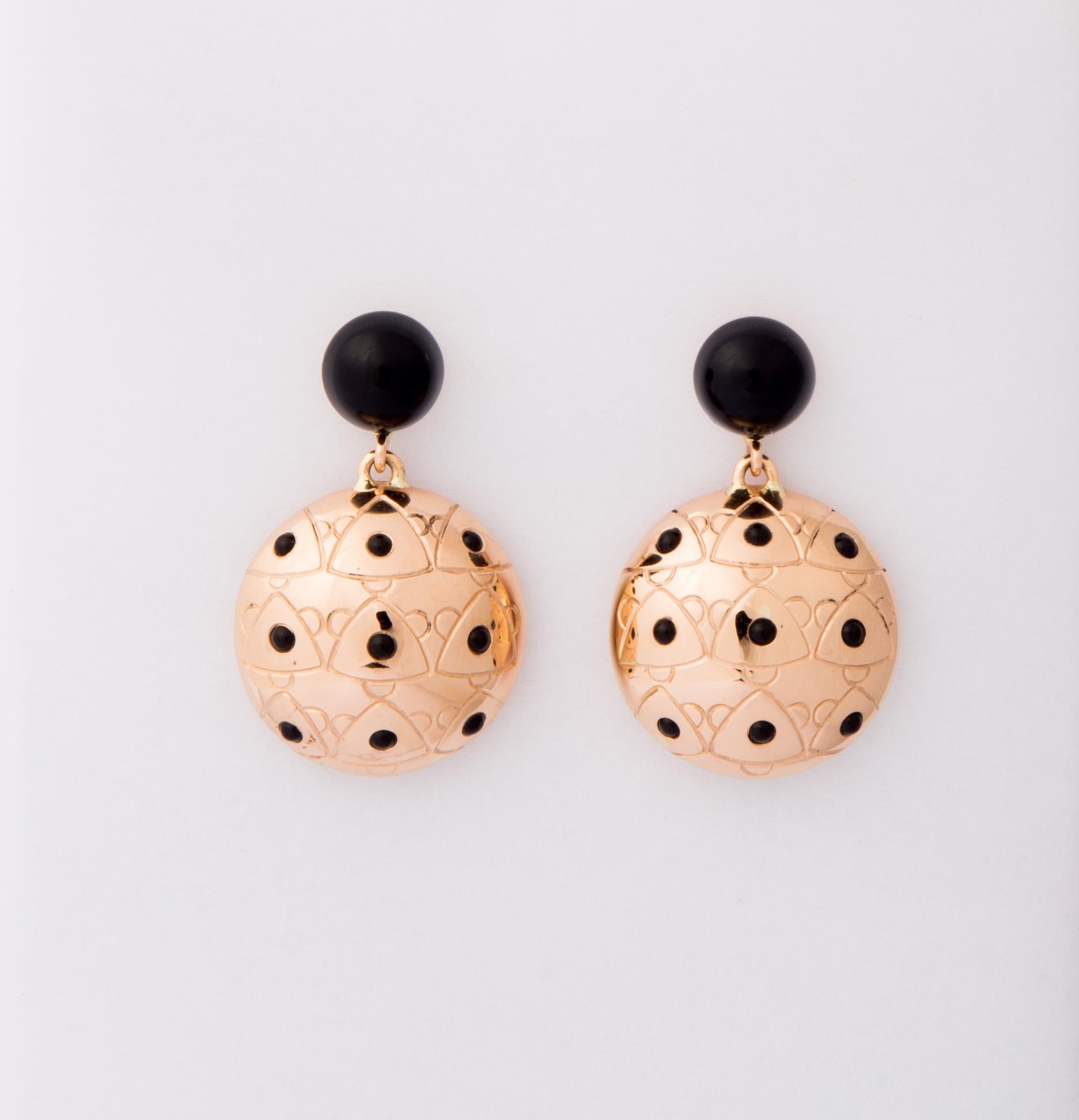Contemporary Sea Urchin Earrings with Onyx and Gold 18 Karat For Sale