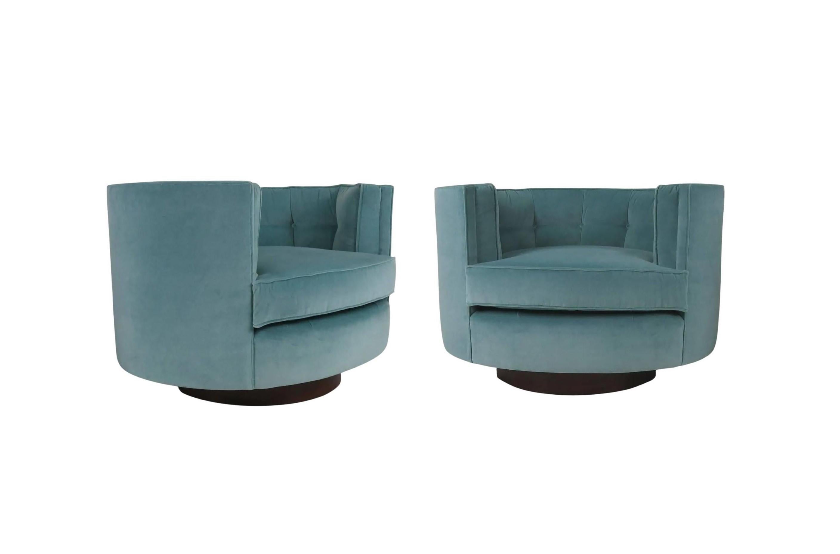 Pair Seafoam Blue Mohair Milo Baughman Style Oval Swivel Chairs by Flair In Excellent Condition For Sale In Dallas, TX