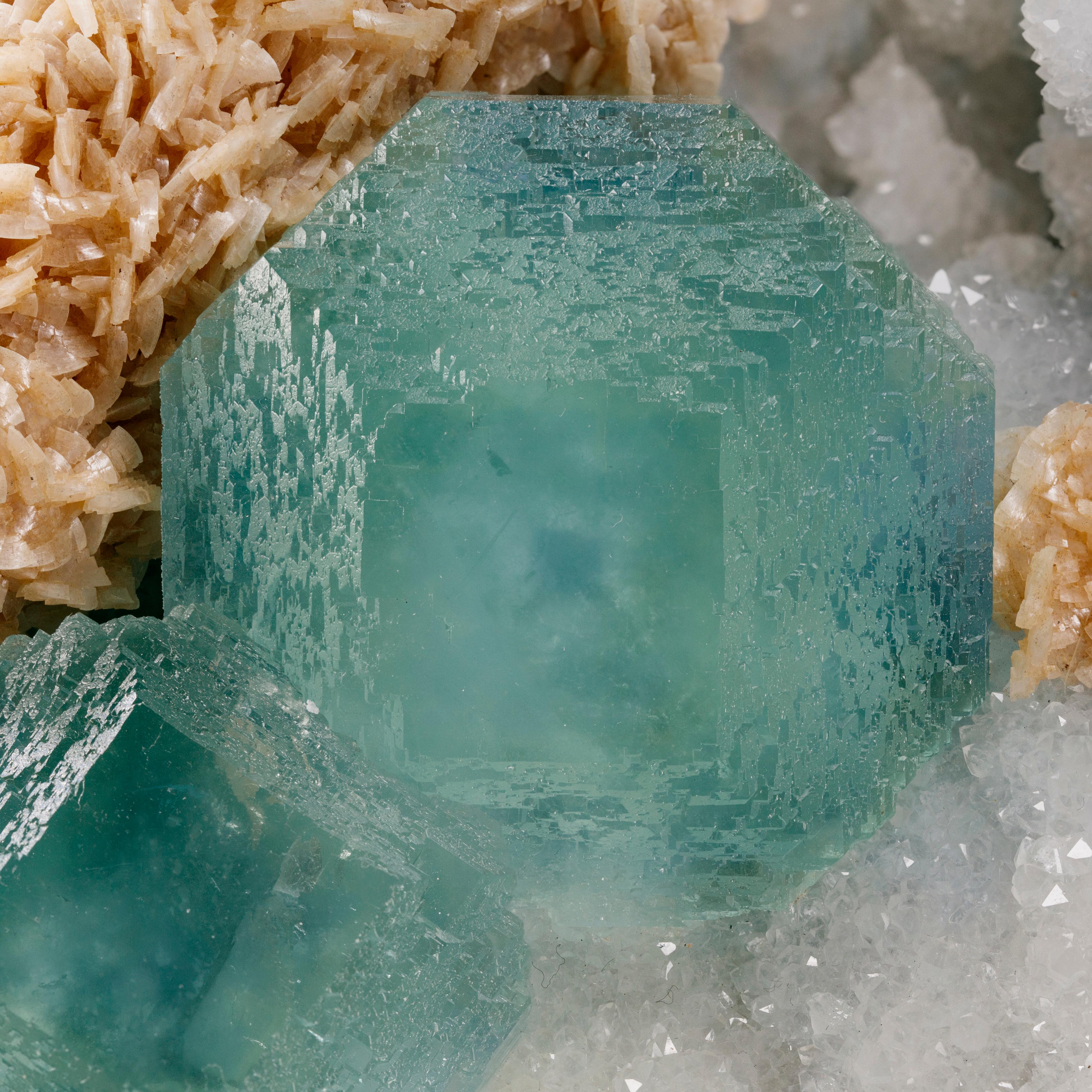 Seafoam Green Fluorite Crystal Mineral Specimen – Dongpo Ore Field, China In Good Condition For Sale In Edison, NJ