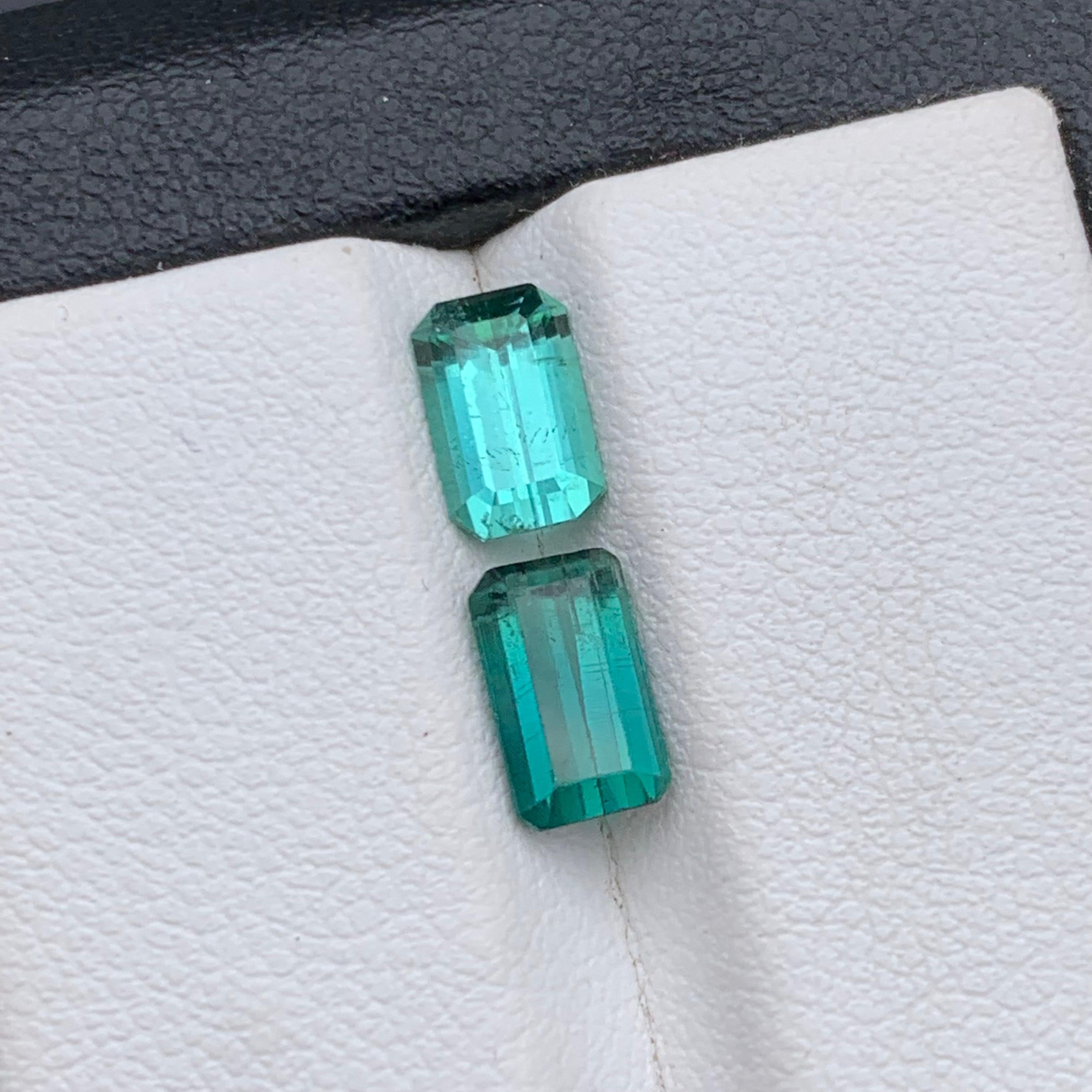Seafoam Greenish Blue Natural Tourmaline Loose Gemstones Reverse Pair Set for Ring, Earrings, Necklace Pendant ou tout autre Jewelry Setting Emerald Cut from Kunar Afghanistan !!!

💎 TYPE DE PIERRE PRÉCIEUSE : Tourmaline
⚖️ POIDS : 2,25 carats
🪚