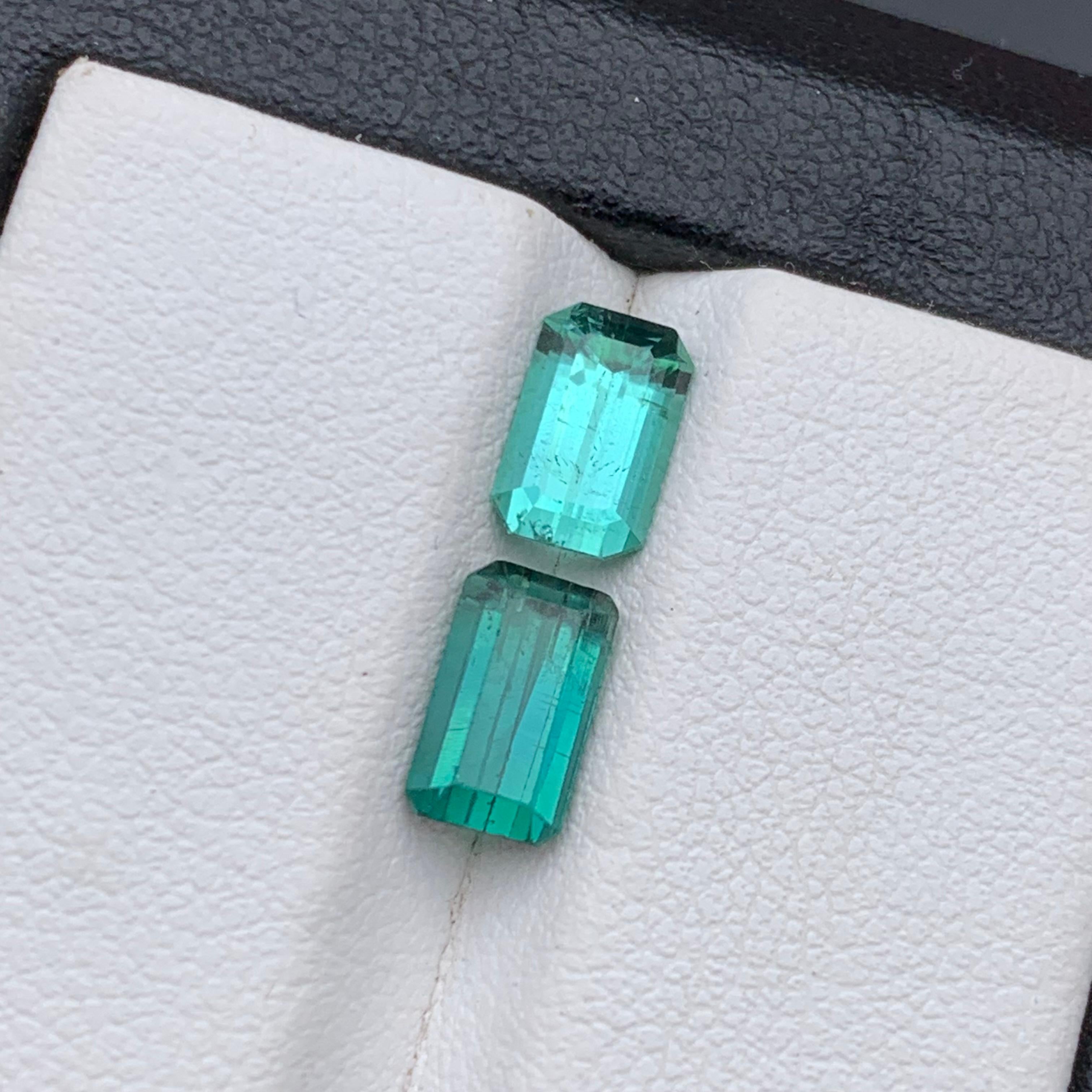 Contemporain Paire de tourmalines naturelles bleu verdâtre écaille de mer, tourmaline non sertie, 2,25 carats en vente