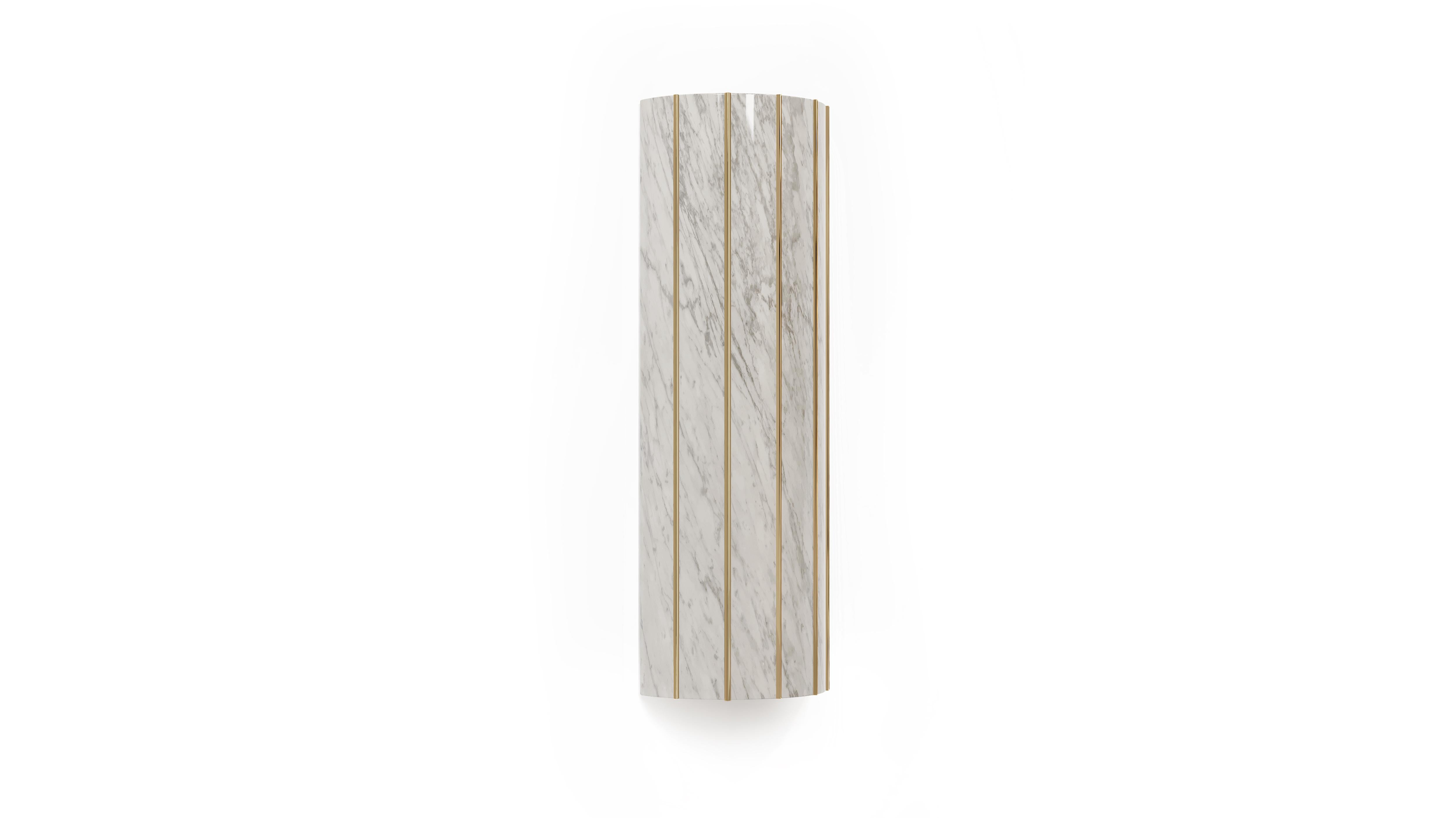 Moderne Lampe murale Seagram, Carrare et laiton, InsidherLand de Joana Santos Barbosa en vente