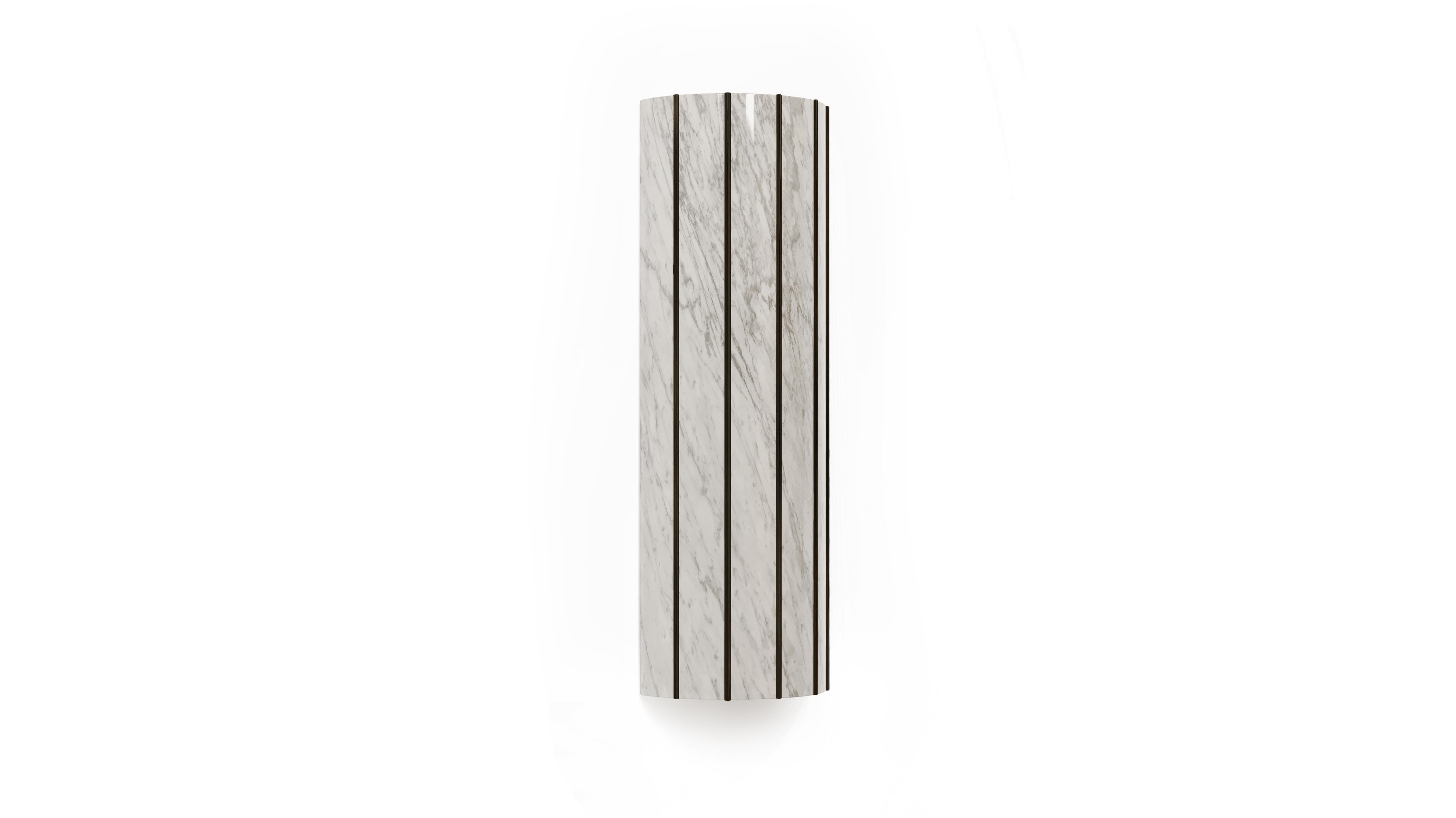 Moderno Lampada da parete Seagram, Carrara e ottone scuro, InsidherLand di Joana Santos Barbosa in vendita