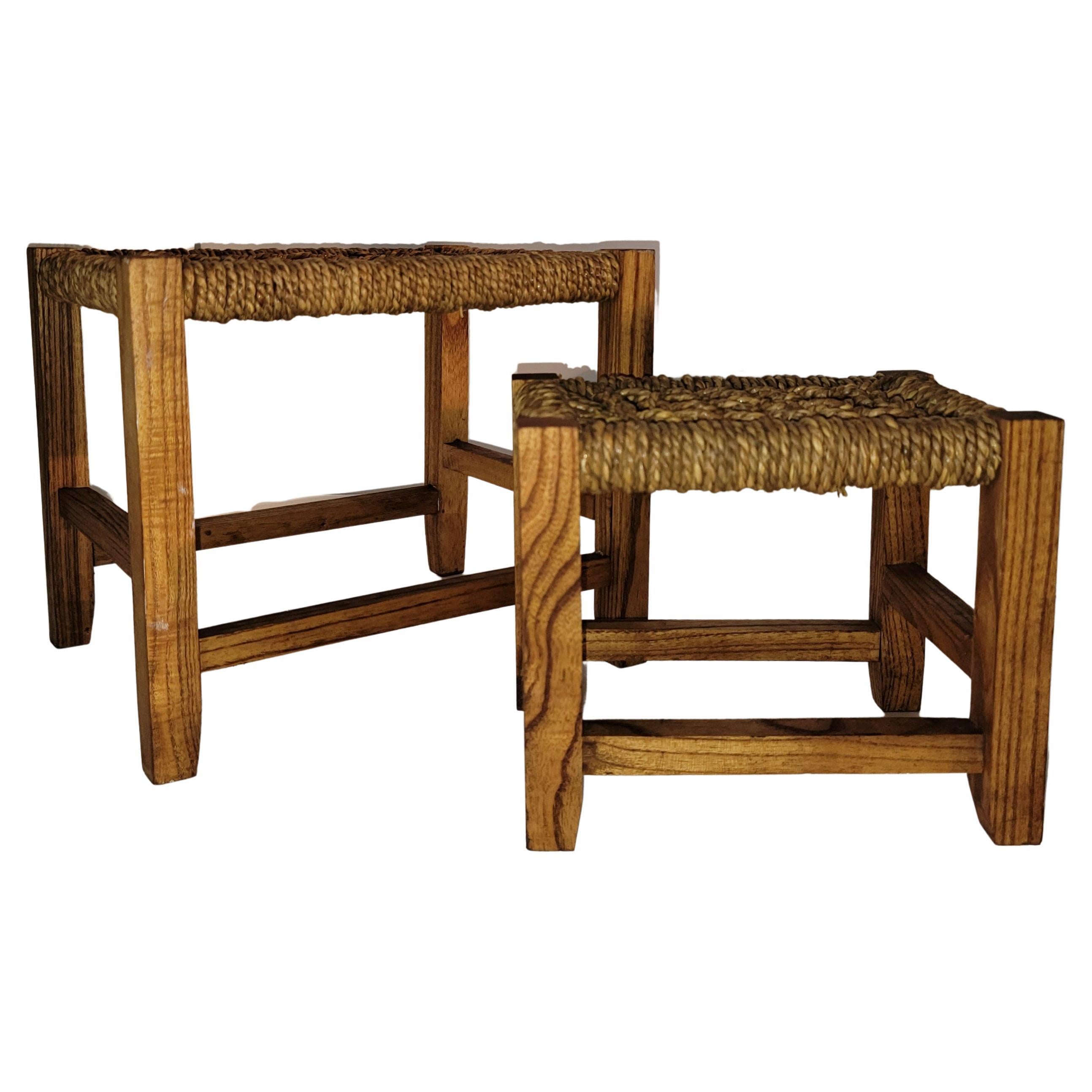 Pouf en jonc de mer - Paire
mesures du tabouret  - 11,5 x 10,5 x 10,5
le petit tabouret mesure -7 x 9,5 x 8