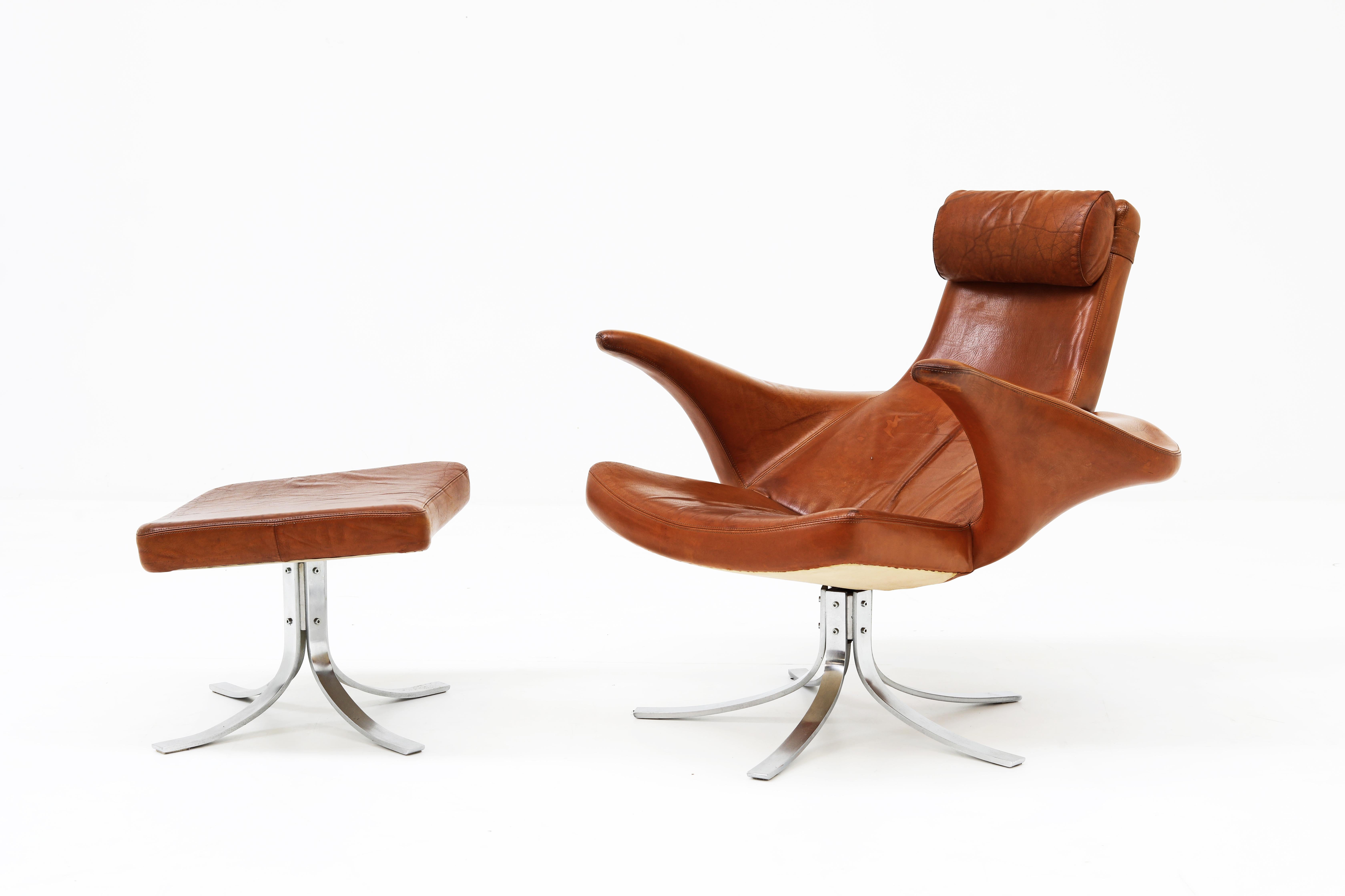 The Seagull Chair, a masterpiece by Gosta Berg & Stenerik Eriksson, embodies the essence of timeless design and craftsmanship. Introduced in 1968, this lounge chair represents the characteristic style of modernism of that period.

The Seagull Chair