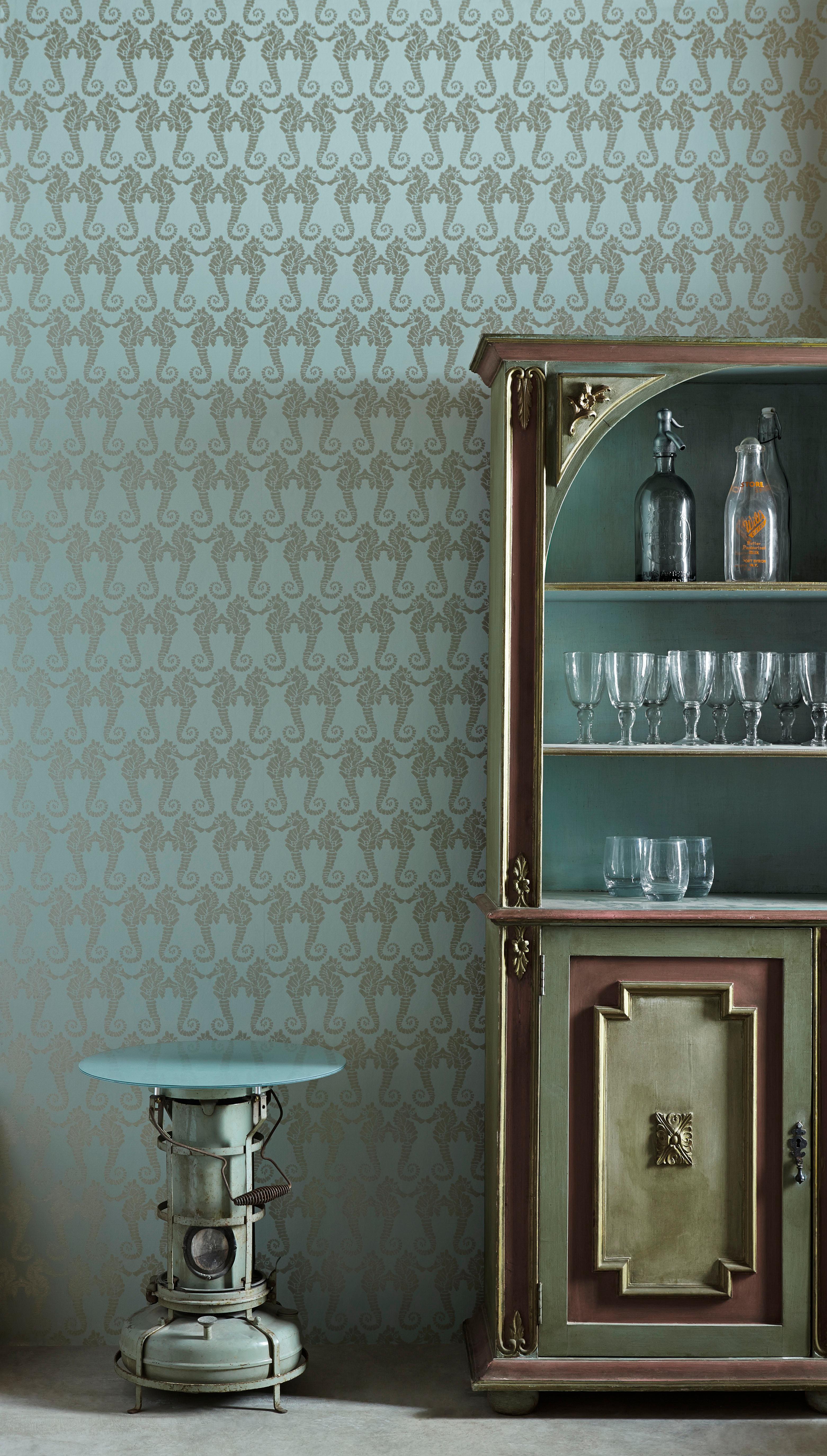 &lsquo;Seahorse&rsquo; Contemporary, Traditional Wallpaper in Charcoal/Gold For