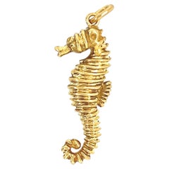 Pendentif hippocampe en or