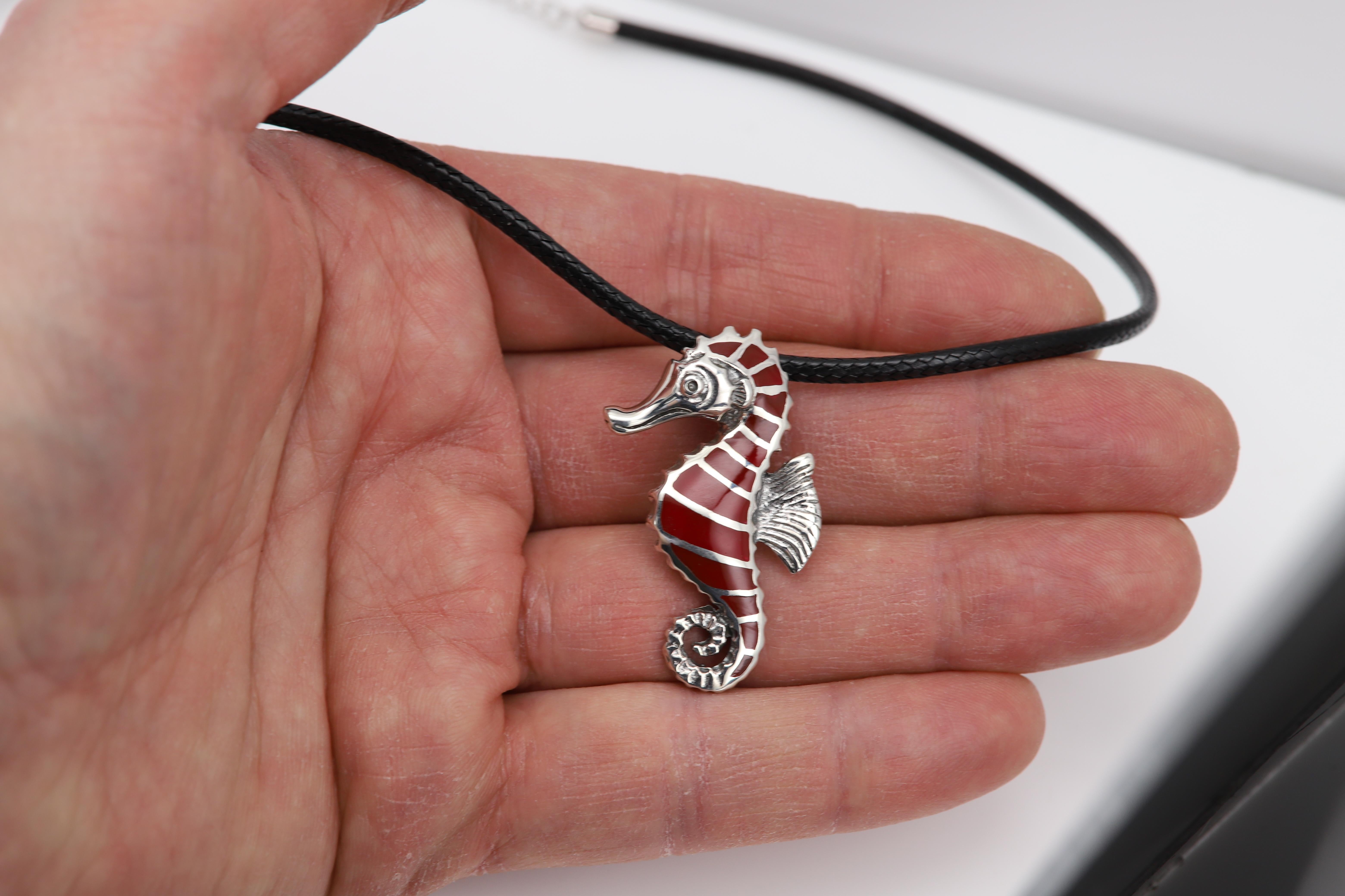 Well made artistic Sea Life Pendant
Large seahorse 
made of sterling silver 925
and bamboo coral (looks like enamel)
weight approx 6.7 grams
size: approx 1.5' inch
color: silver metal and dark red/maroon 
cord: basic adjustable 16