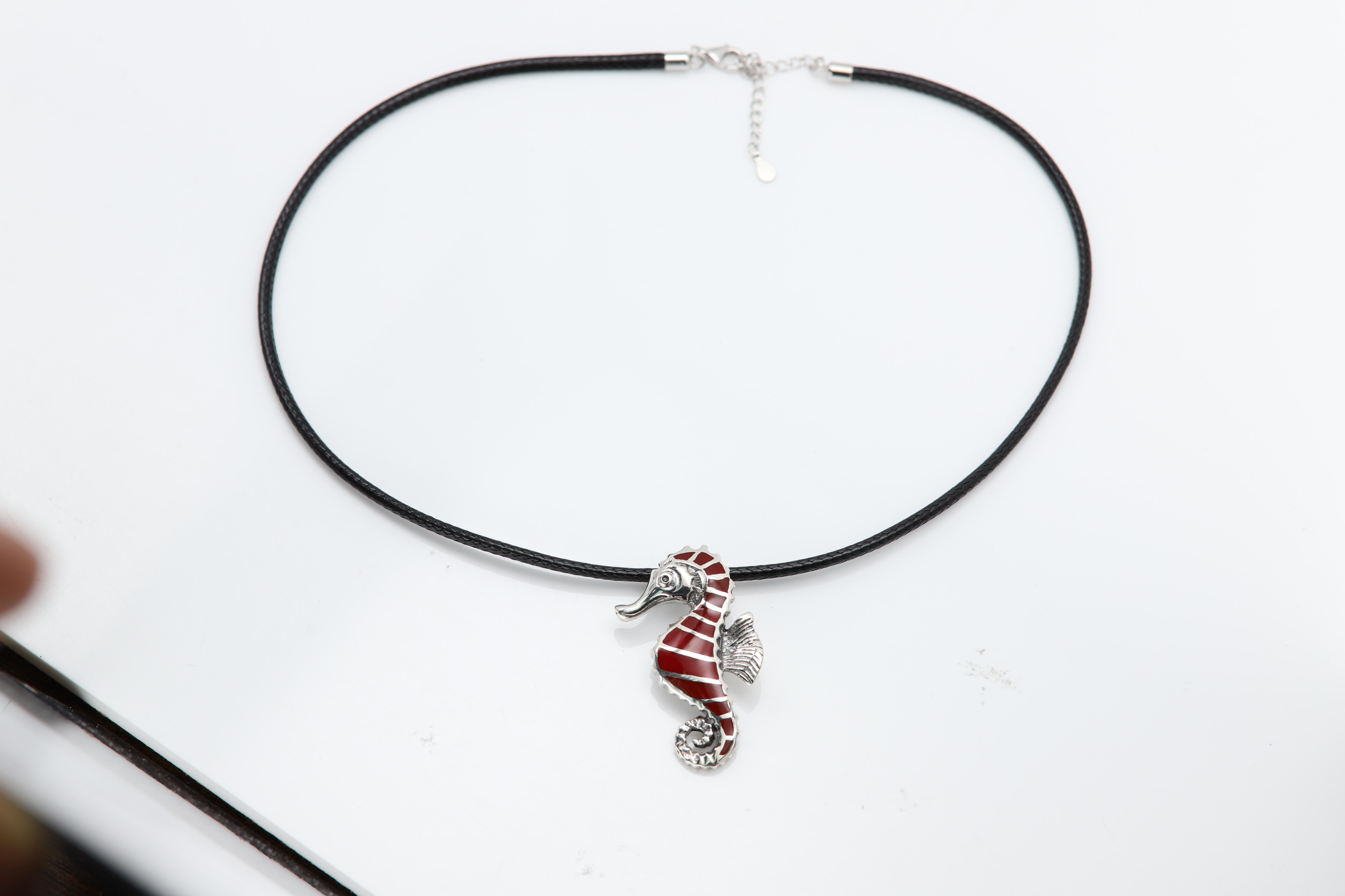 Women's or Men's Seahorse pendant Silver marine life jewelry large seahorse necklace Sea life For Sale