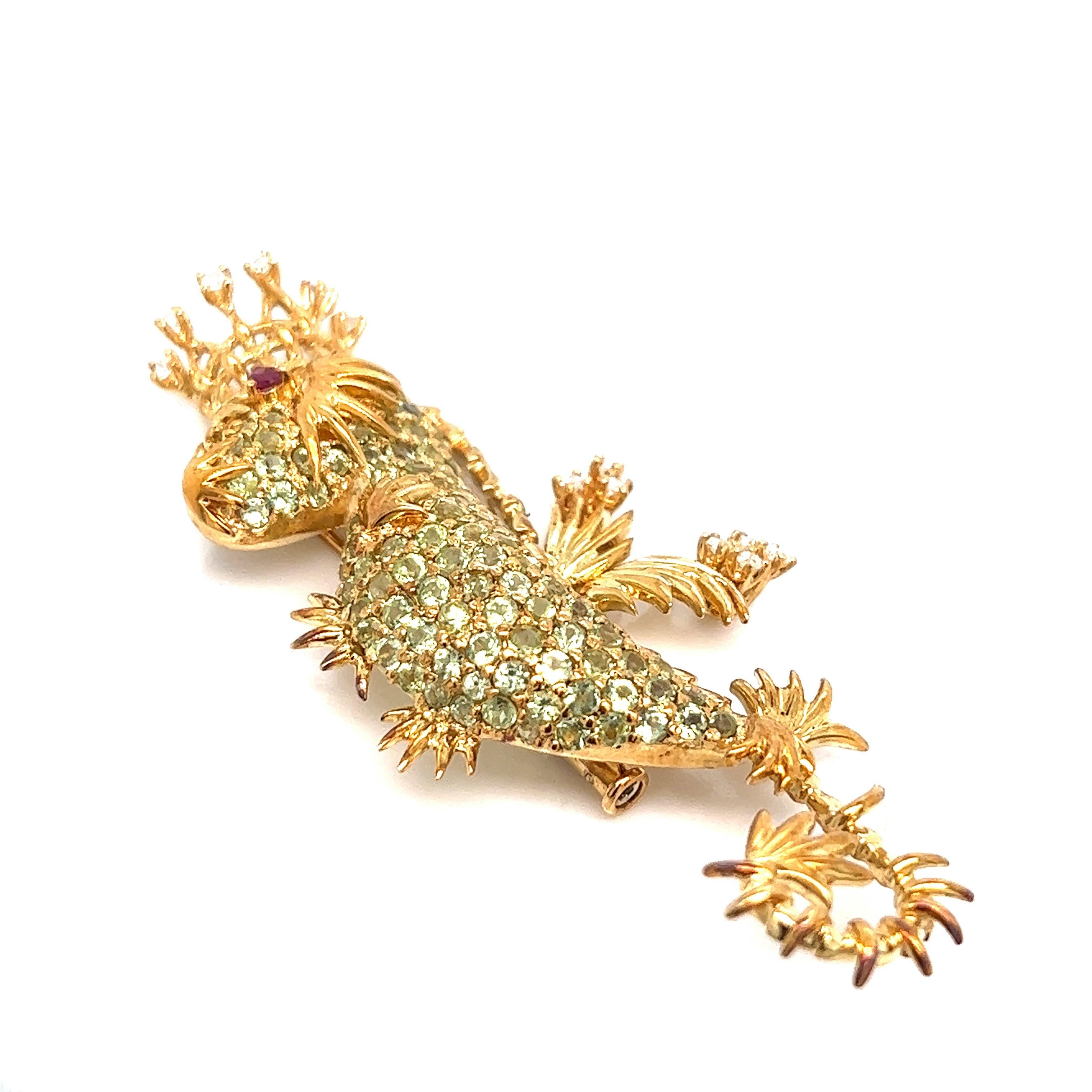 Taille ronde Hippocampe Péridot Diamant Broche en or en vente