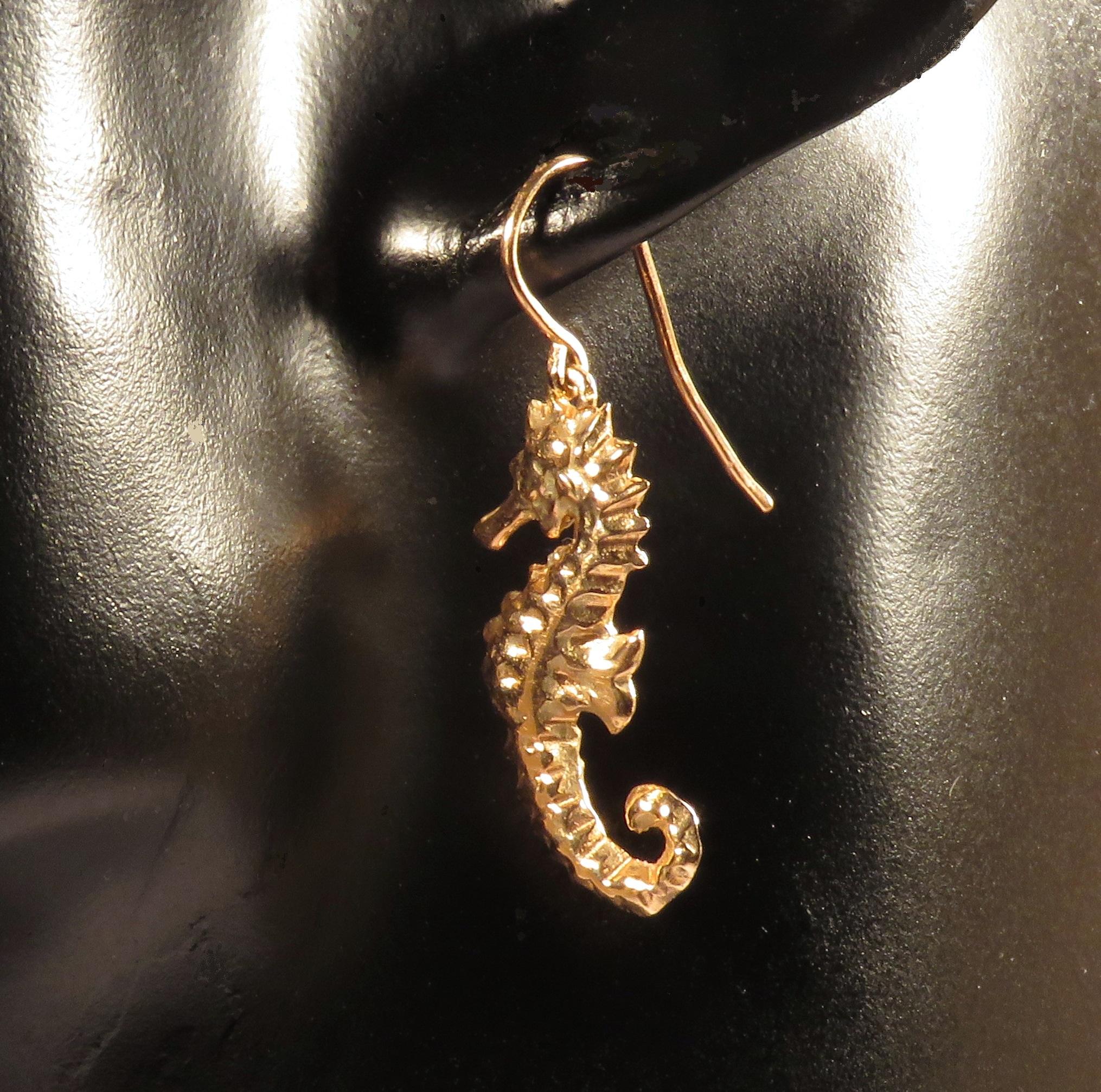 Beautiful dangle seahorse earrings in 9 karat rose gold. The length of each earring is 37 mm / 1.456 inches. Each item is stamped with the Italian gold mark 375 and Botta Gioielli brandmark
