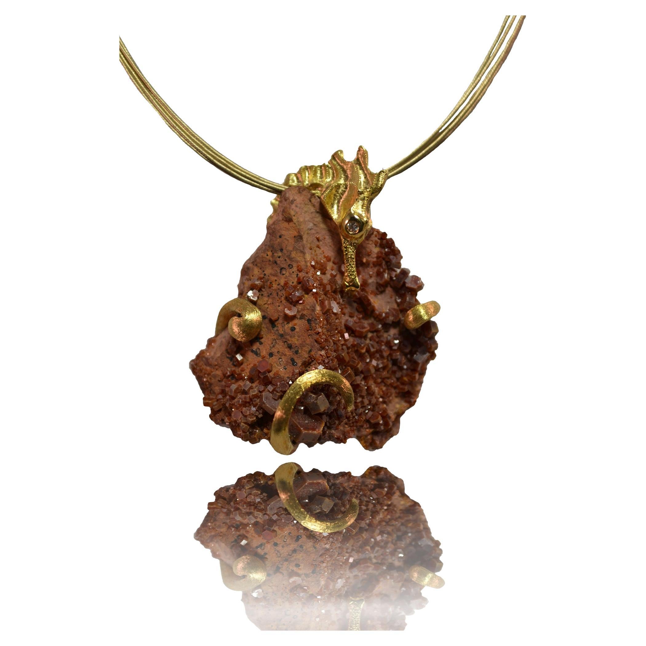 Seahorse vanadinite stone pendant necklace in 18kt gold For Sale