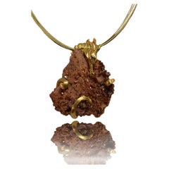 Seahorse vanadinite stone pendant necklace in 18kt gold