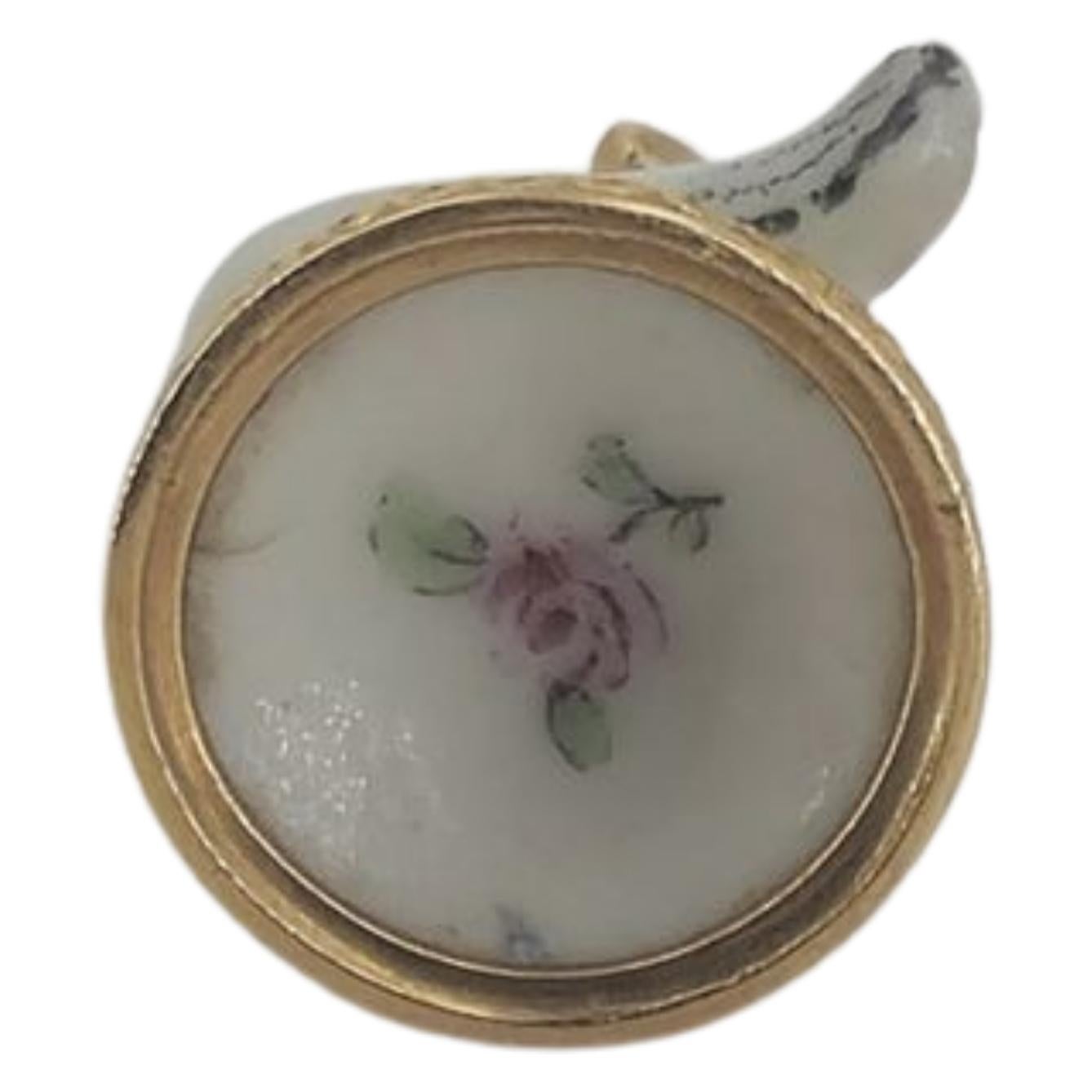 Porcelain Seal, a hen with her chicks. Gouyn (St James) C1755