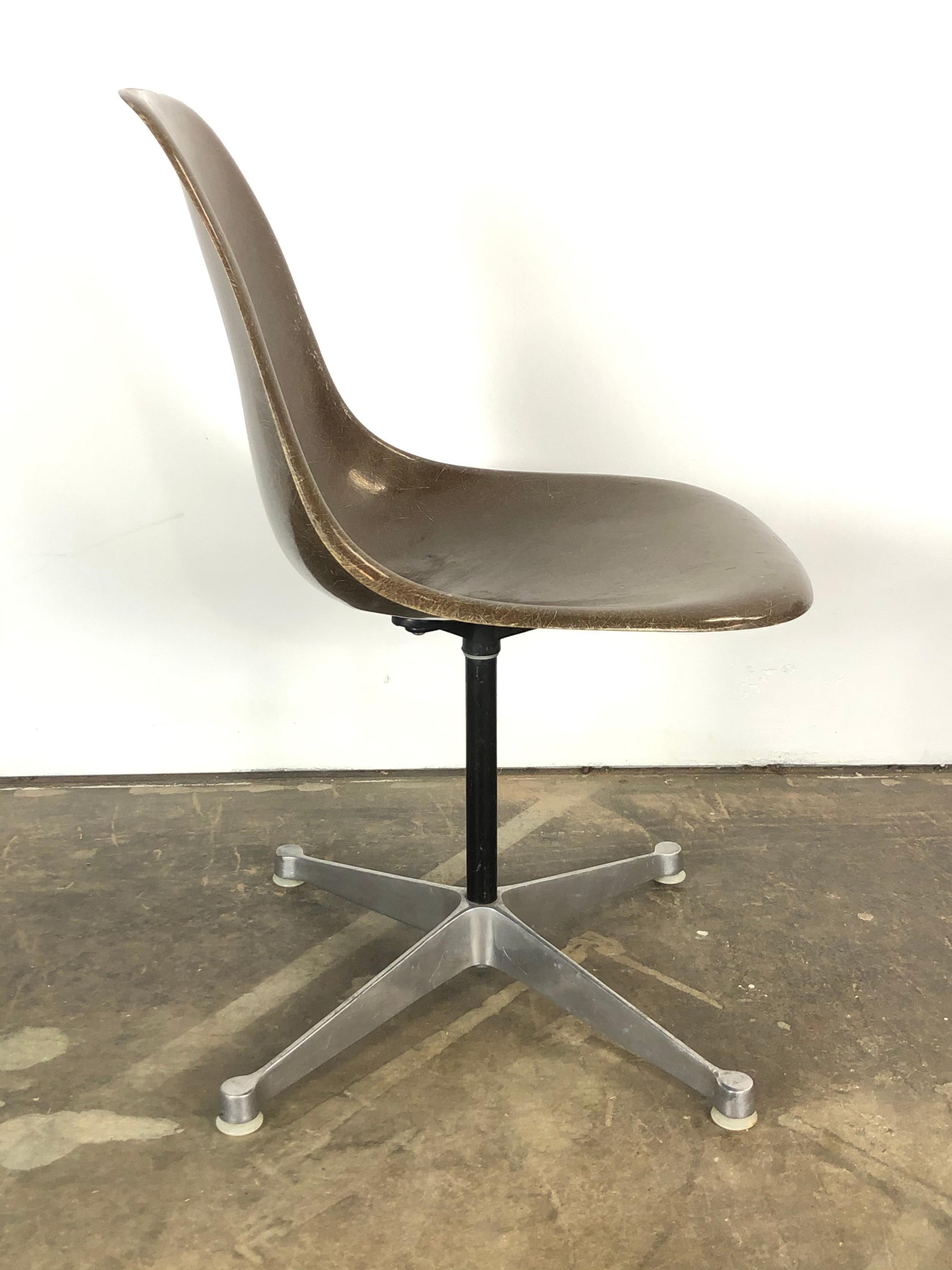 Mid-Century Modern Seal Brown Herman Miller Eames  Model Psc Swivel Desk Office Chair