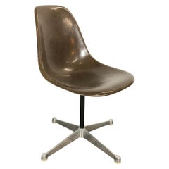 Seal Brown Herman Miller Eames Model Psc Swivel Desk Chair (fauteuil de bureau pivotant)