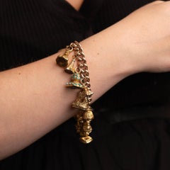 Bracciale con charme a forma di sigillo, circa 1890-1990