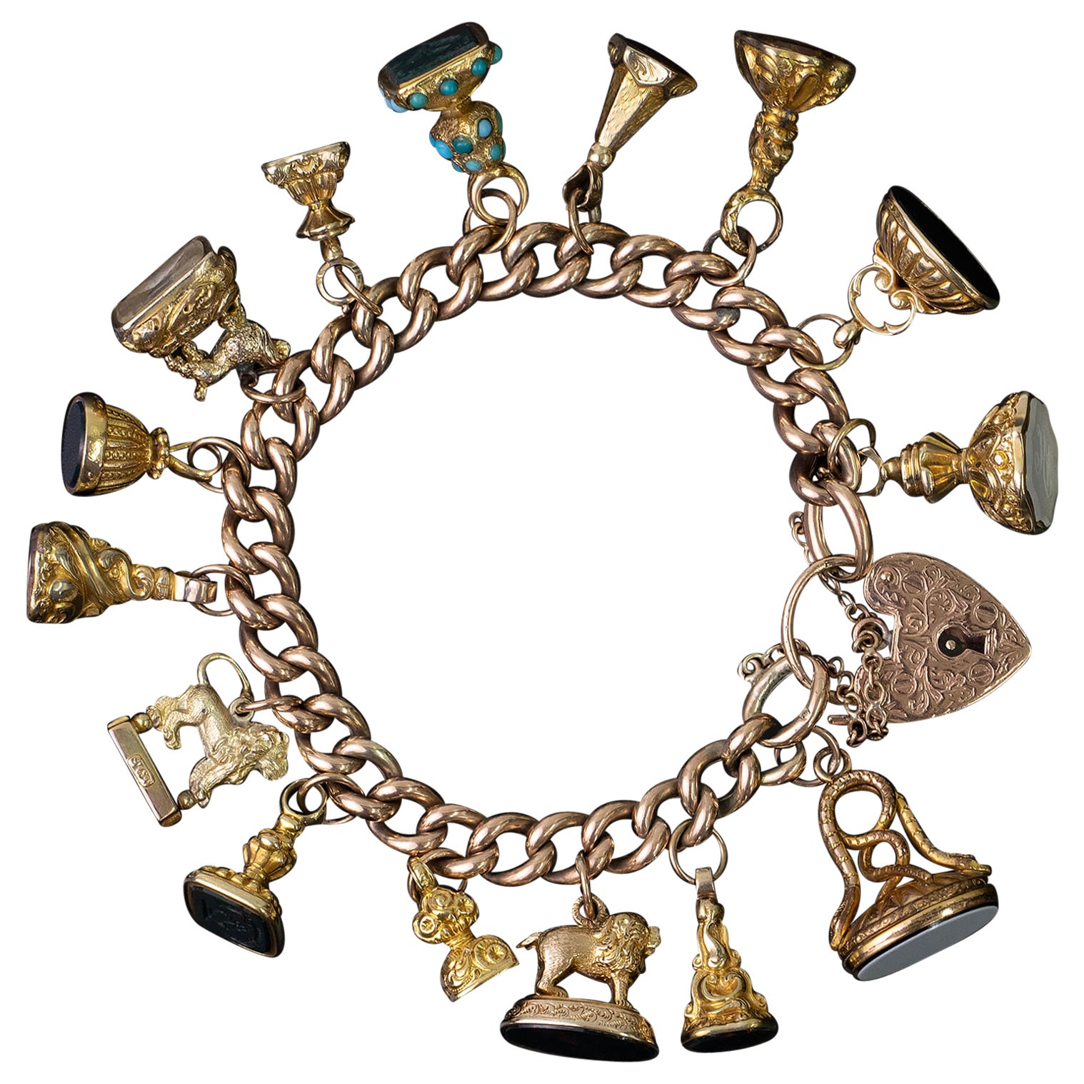 Pulsera de Sellos Circa 1890s-1990s en venta