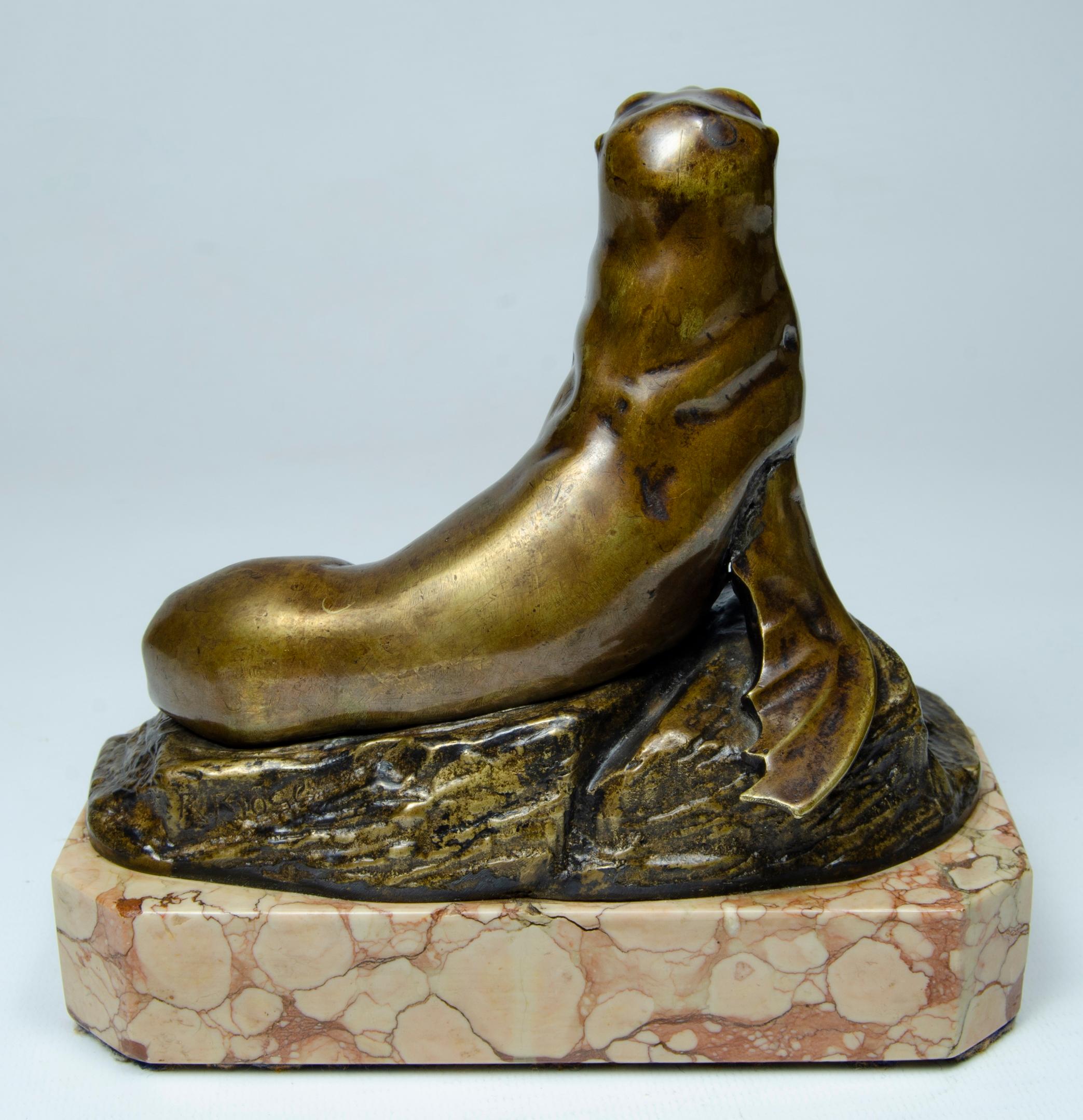 Mid-Century Modern Seal Sculpture in Bronze For Sale