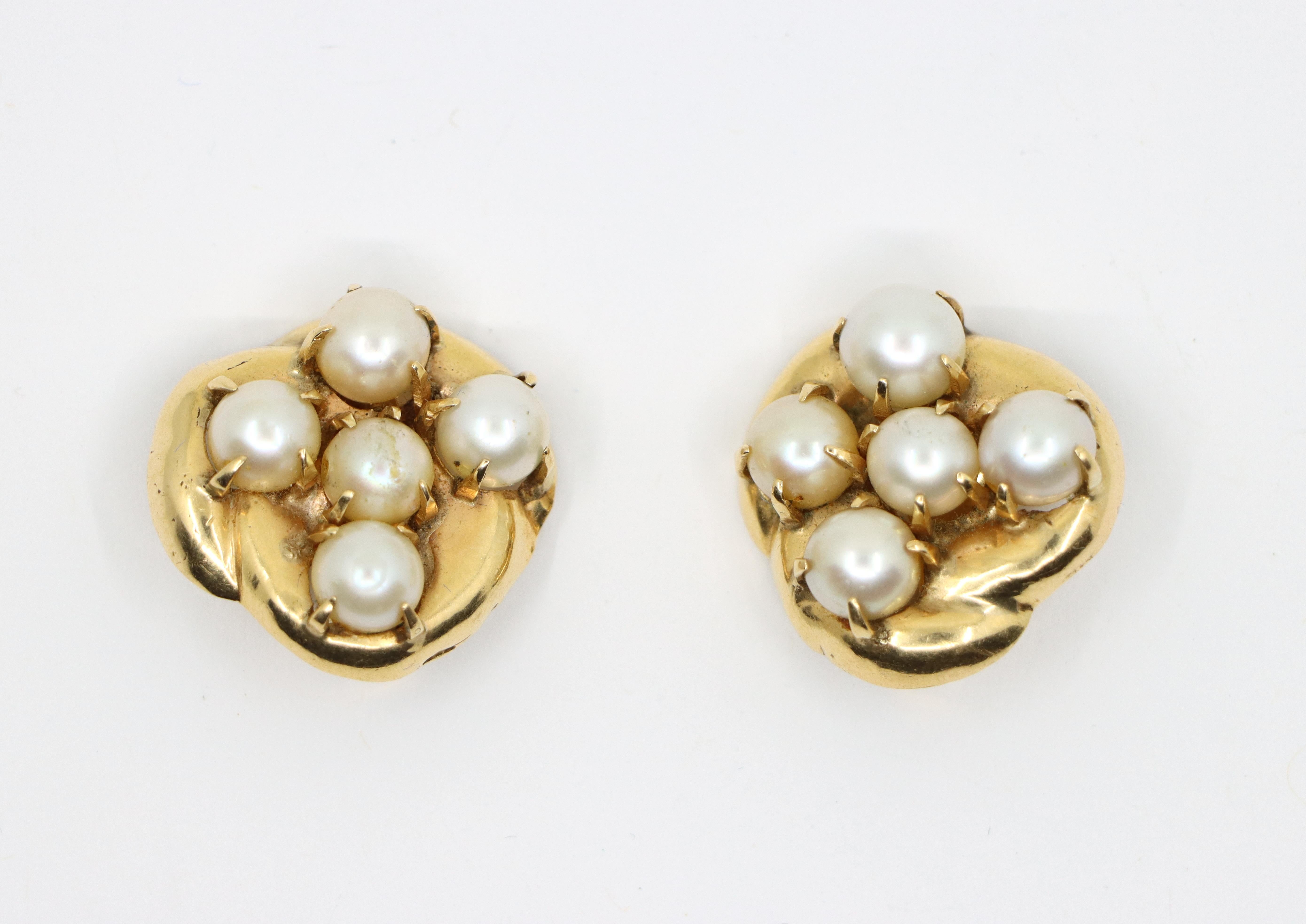 Taille ronde Boucles d'oreilles perles en or 14K de Seaman Schepps en vente
