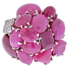 Seaman Schepps Bague en or blanc 14 carats avec cabochon de rubis et diamants, années 1970