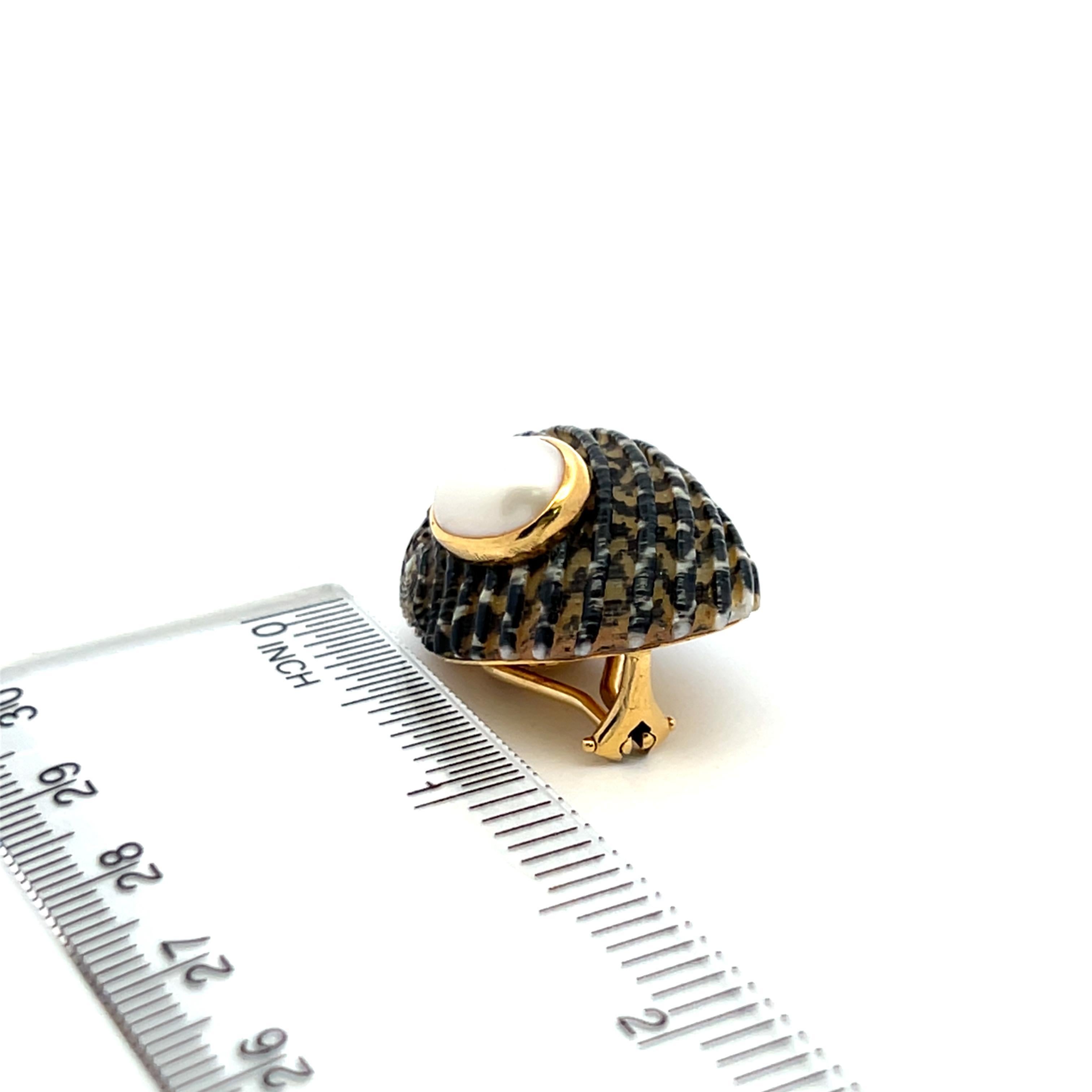 Seaman Schepps 18 Karat Yellow Gold Clip On Shell Earrings In Good Condition For Sale In New York, NY