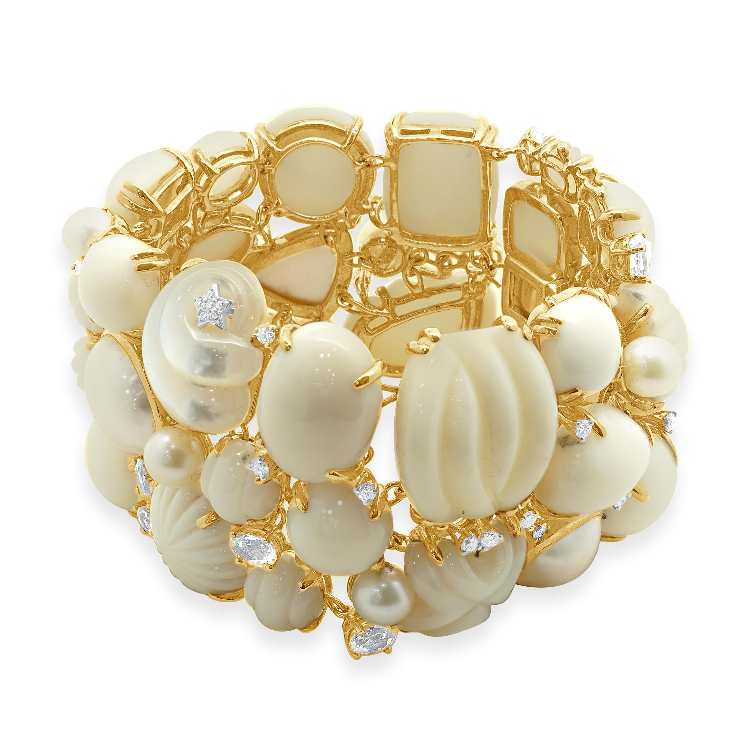 Seaman Schepps Bracelet en or jaune 18 carats, corail, nacre, diamant et morganite Excellent état - En vente à Scottsdale, AZ